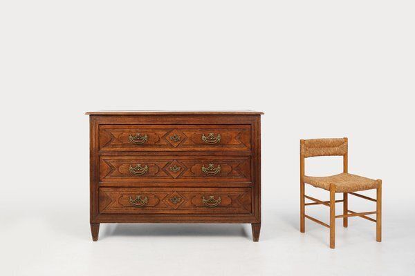 photo furniture Antique Handcrafted And Carved Oak Chest Of Drawers, 1800s