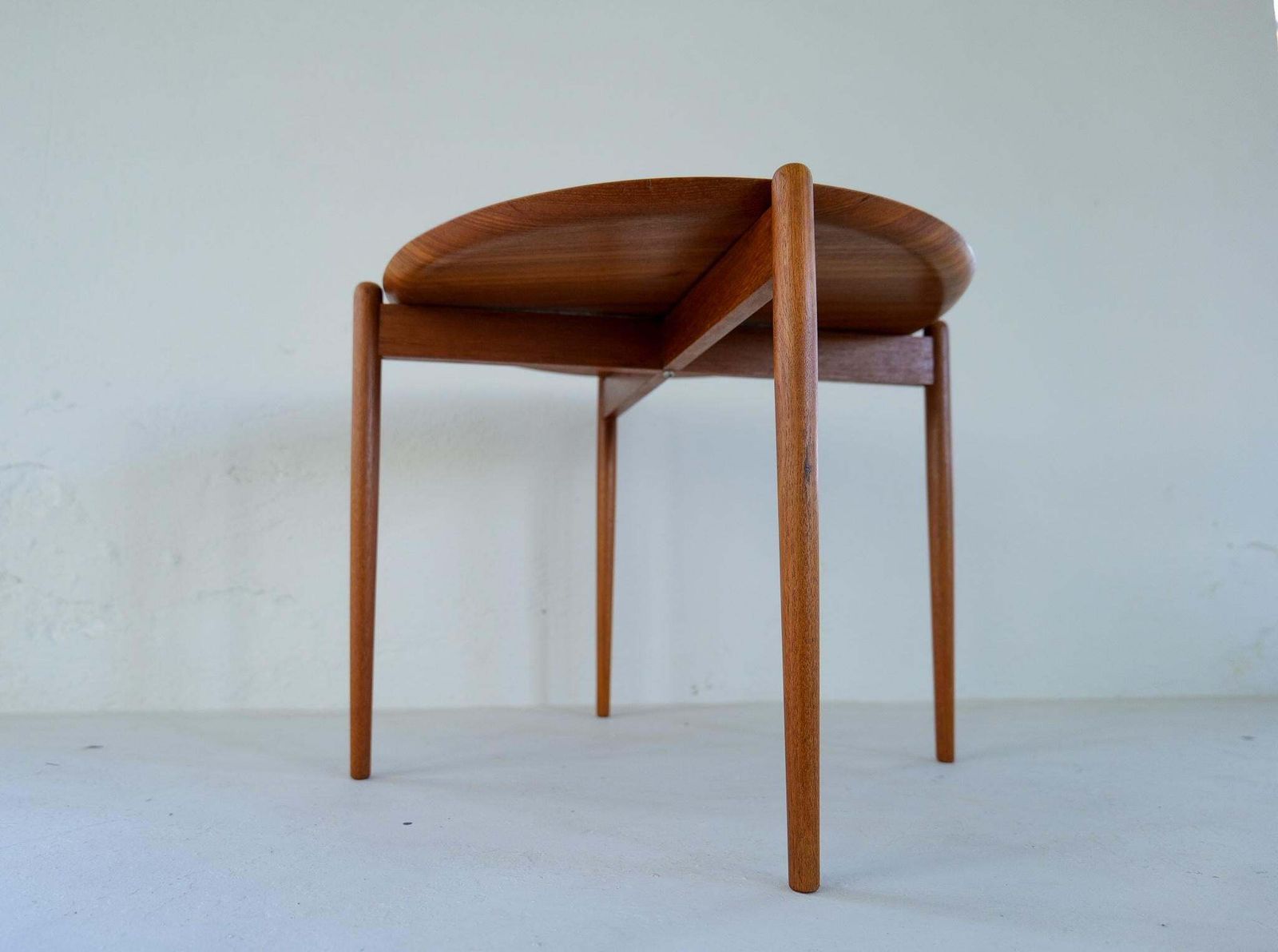 photo vintage Midcentury Modern Side/Tray Table In Teak Sweden 1960s