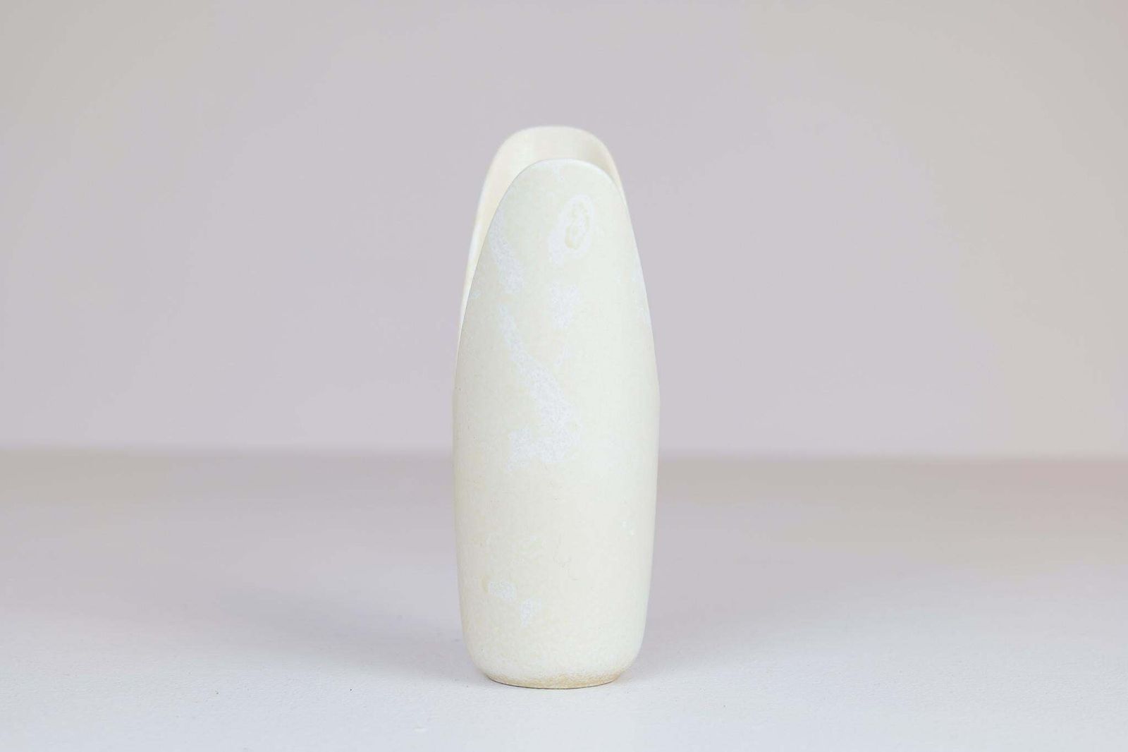 Midcentury Modern White "Pike Mouth" Vase Rörstrand By Gunnar Nylund, Sweden photo vinterior