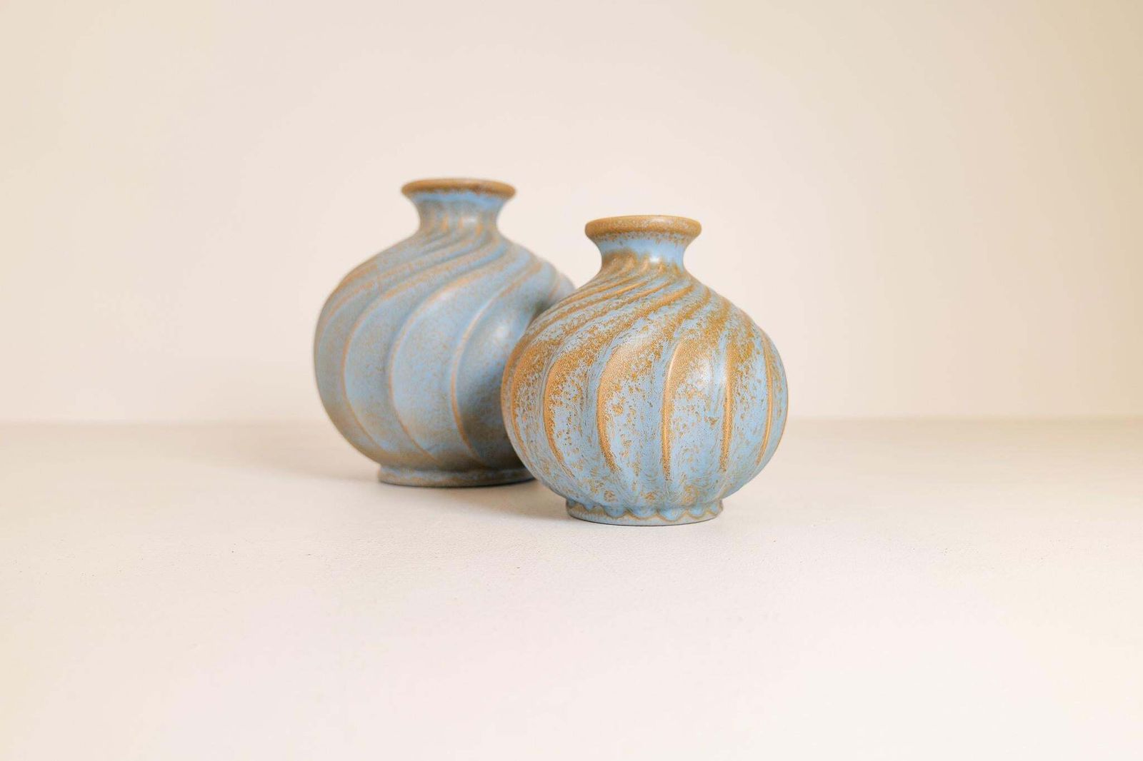 Midcentury Pair Of Ceramic Vases "Turkos", Ewald Dahlskog , Bo Fajans, Sweden photo Home Decor
