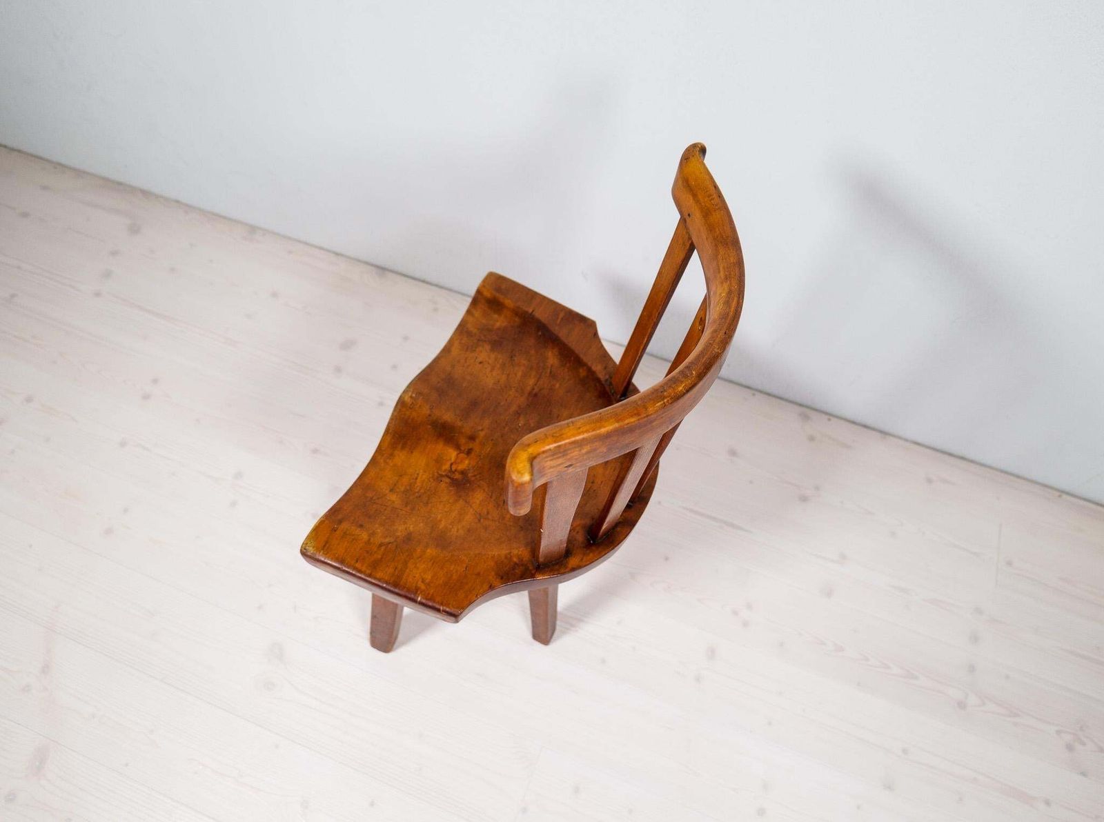 photo vinterior 19th Century Swedish Folk Art Chair In Higly Decorative Shapes