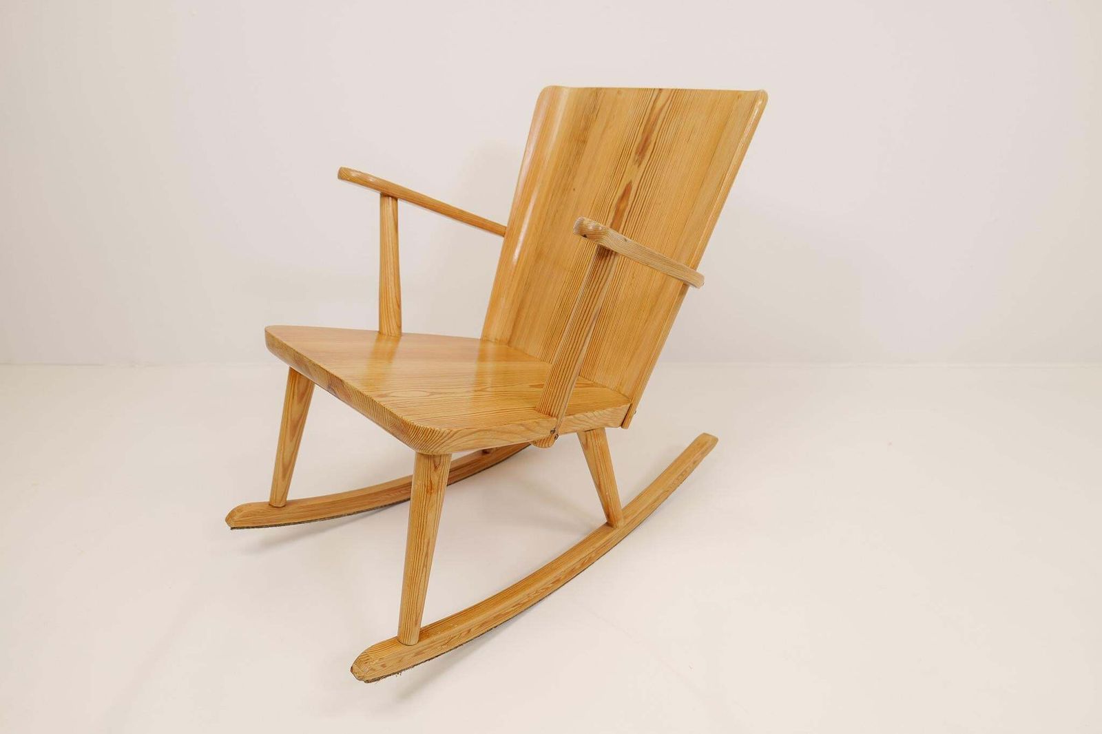 Midcentury Rocking Chair In Pine, Göran Malmvall, Sweden, 1940s photo vintage