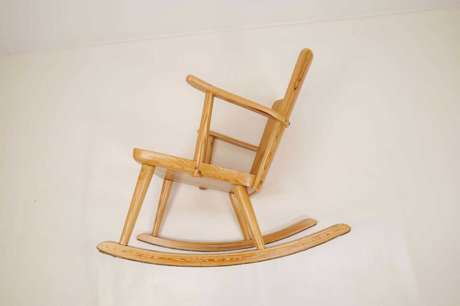 photo vintage Midcentury Rocking Chair In Pine, Göran Malmvall, Sweden, 1940s