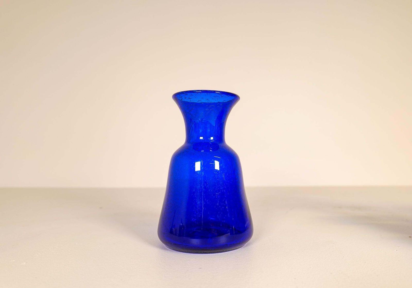 Midcentury Collection Of Eight Blue Vases By Erik Hoglund, Sweden, 1960s photo vinterior