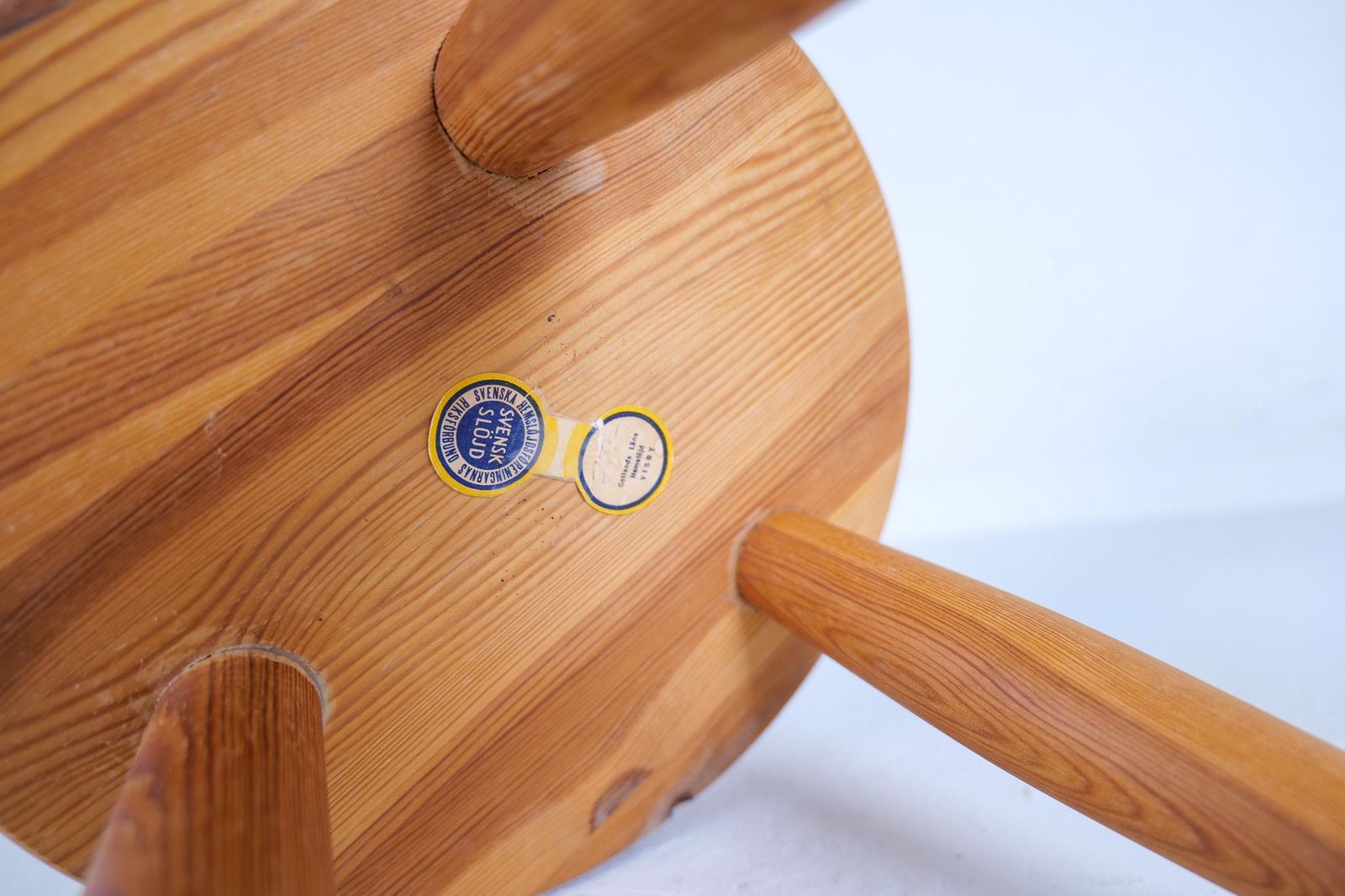 photo furniture Scandinavian Modern Sculptural Stool Pine, Sweden, 1970s