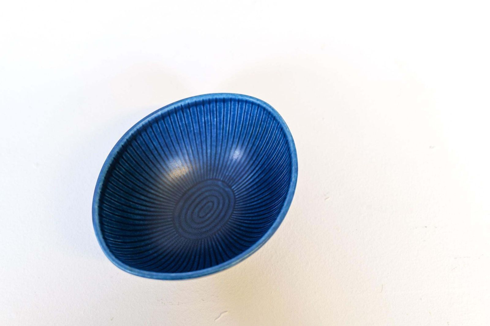 photo furniture Midcentury Modern Set Of 3 Rörstrand Ritzi Vases And Bowl Gunnar Nylund