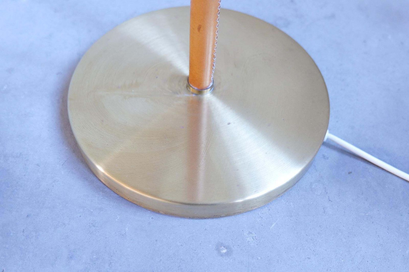 photo vinterior Midcentury Modern Leather Brass Floor Lamp Atelje Lyktan, Sweden