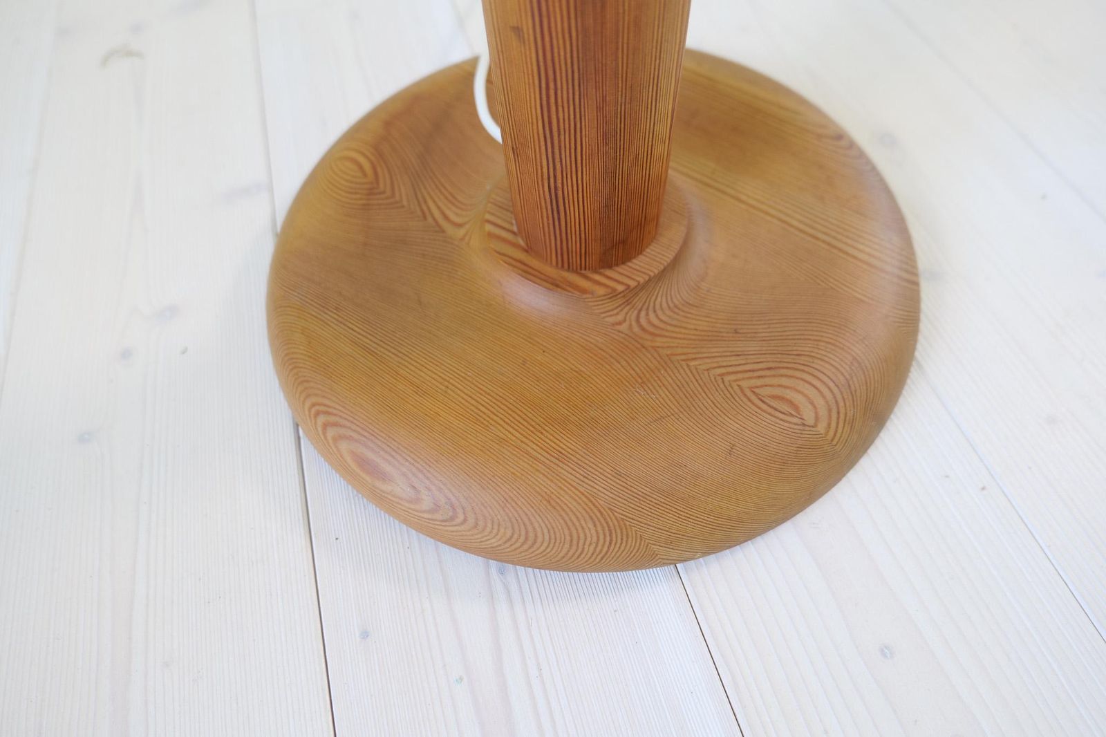 Scandinavian Modern Sculptural Floor Lamp In Pine Uno Kristiansson, Sweden 1970s photo vintage