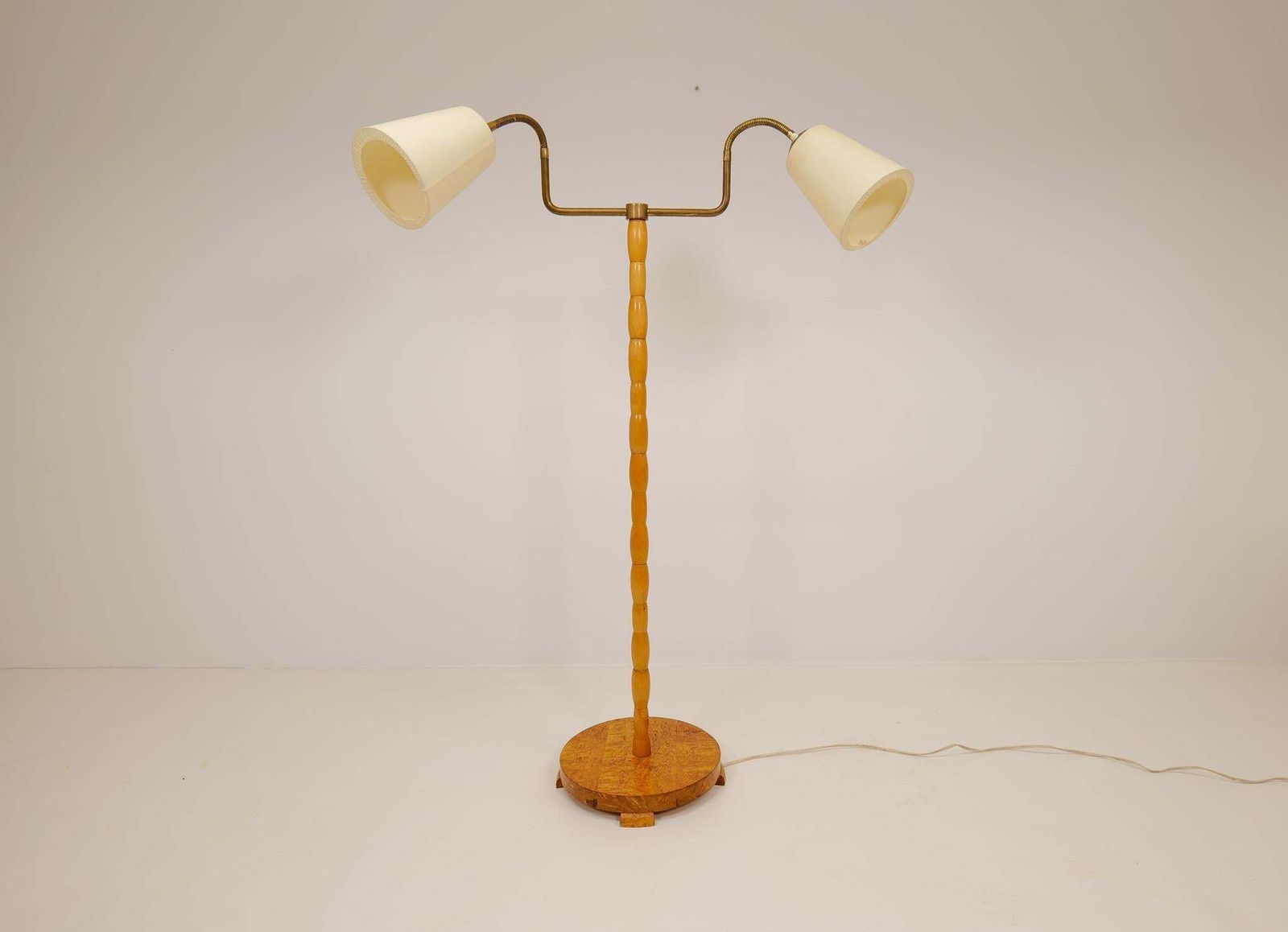Midcentury Organic Floor Lamp In Birch And Brass Sweden, 1950s photo vinterior