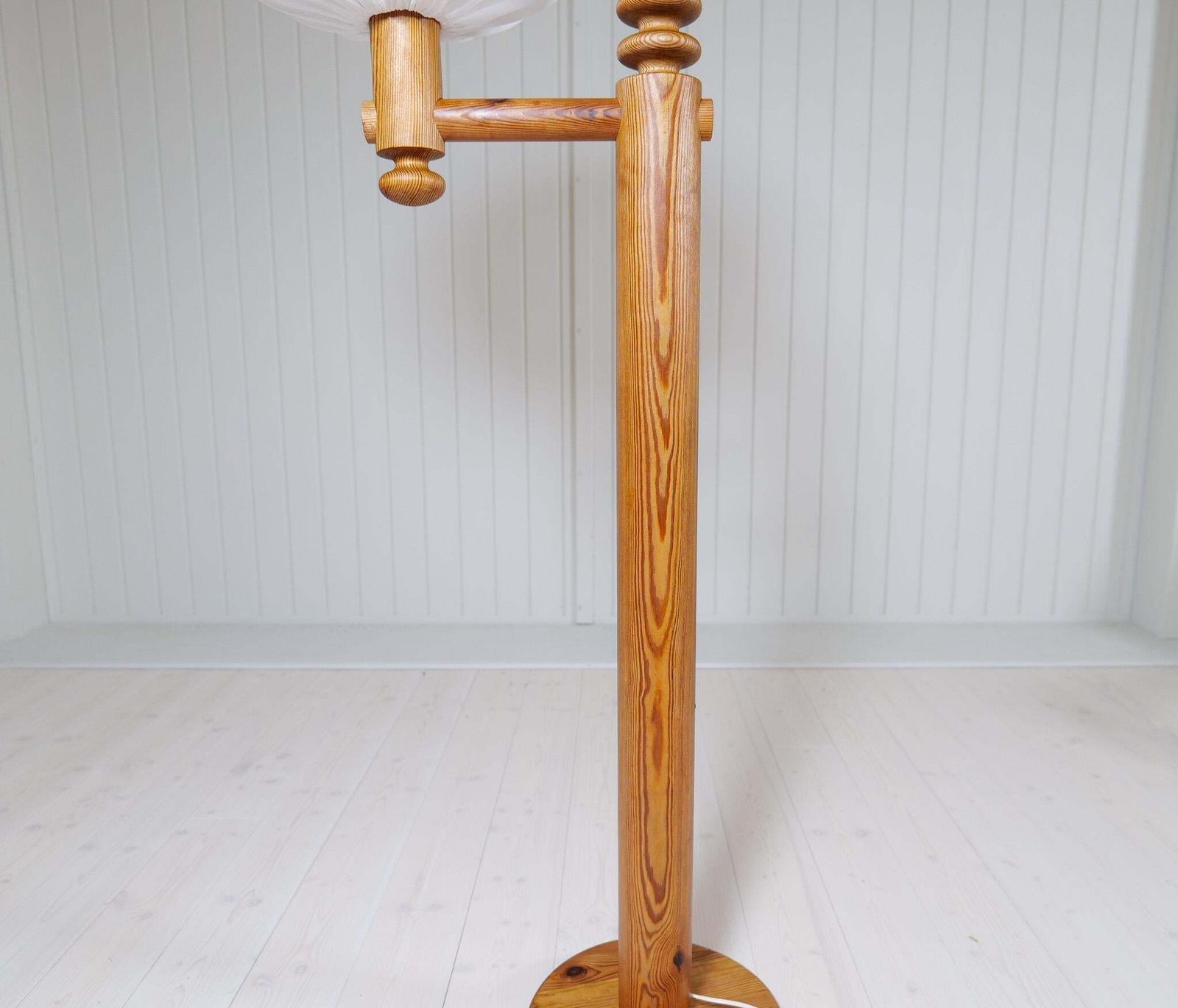 Scandinavian Modern Sculptural Floor Lamp In Pine Uno Kristiansson, Sweden 1970s photo vintage