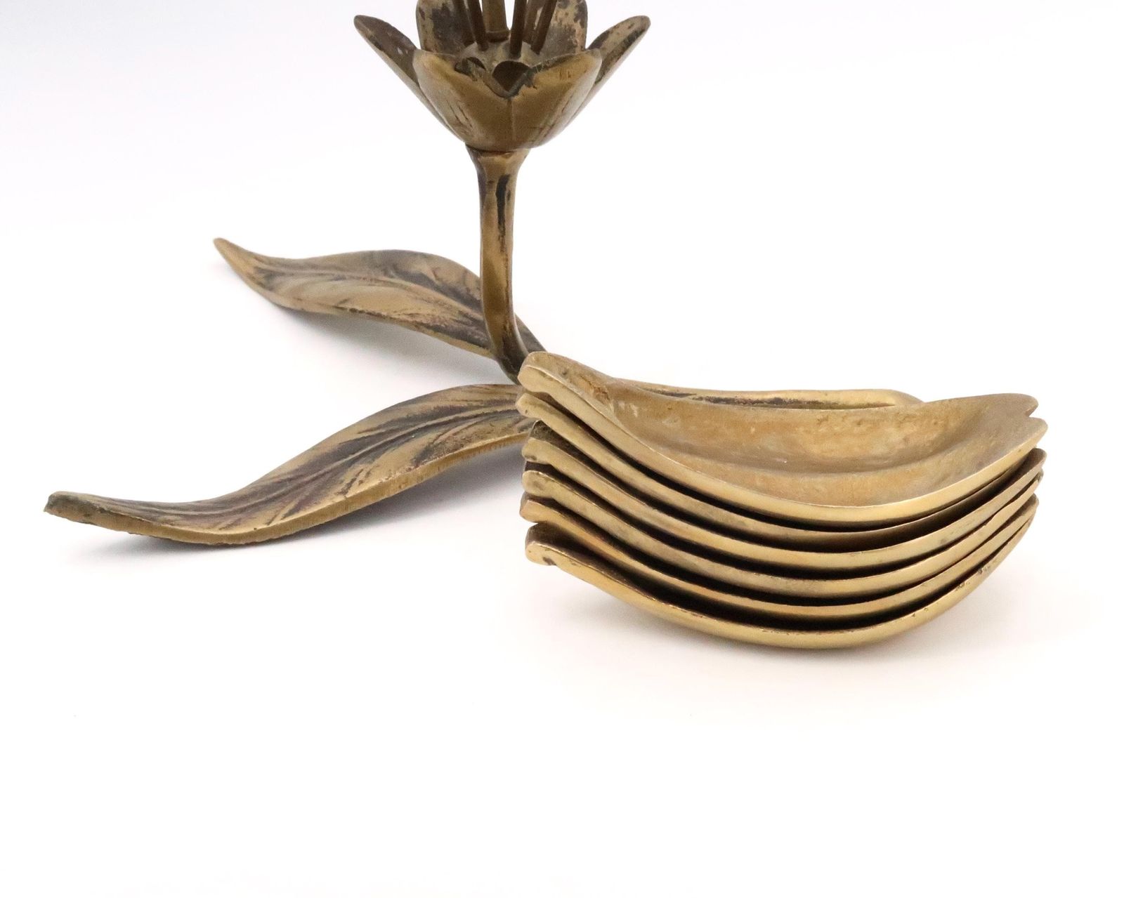 photo furniture Brass Sculpture, Flower With 6 Petals Dishes Or Ashtrays, 1960s / Boho Chic Shabby Bohemian Folk Mid Century Modern, Hollywood Regency