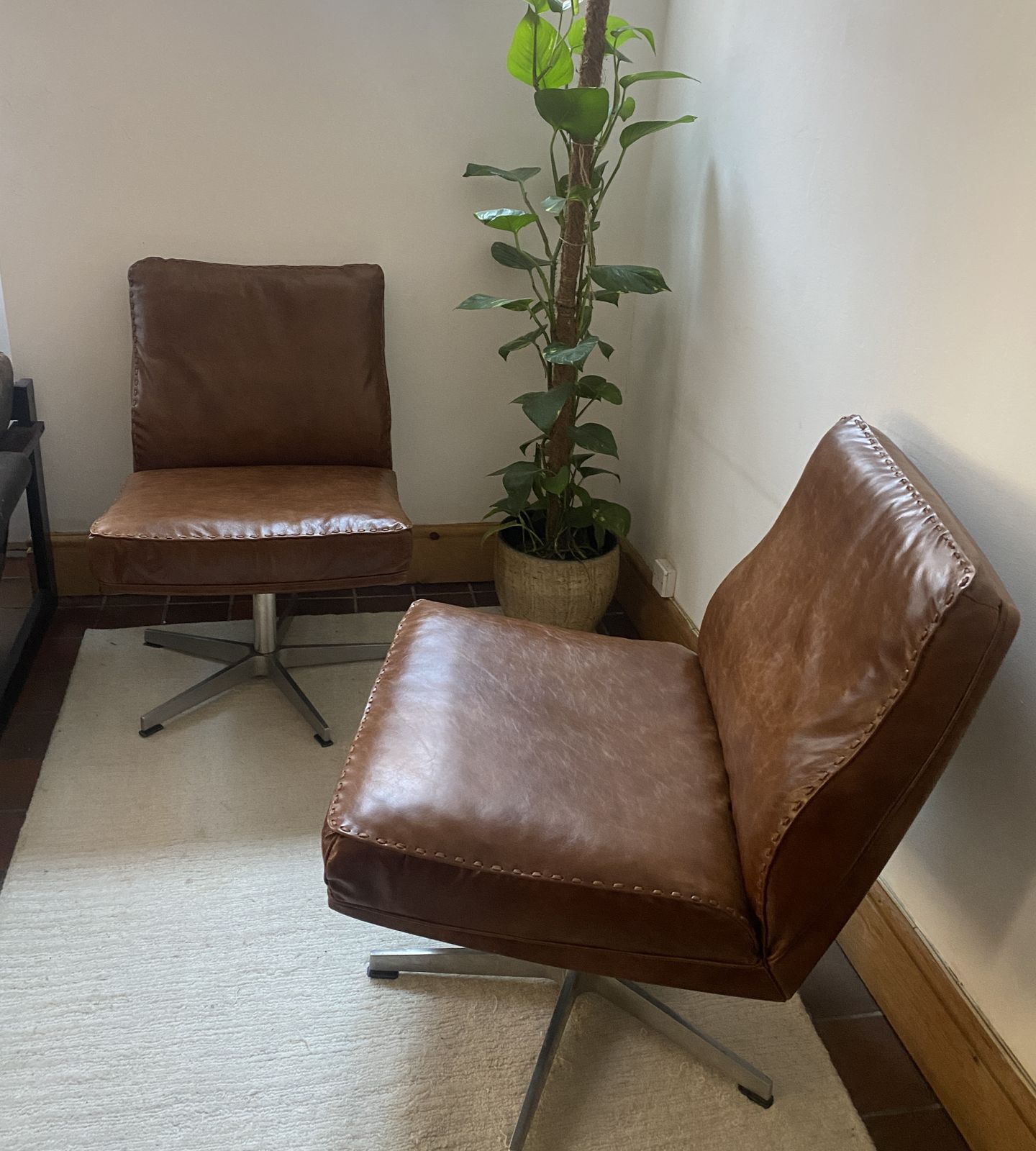 photo furniture Rare Vintage Pair Of De Sede Ds 35 Executive Swivel Desk Chairs Switzerland 1960