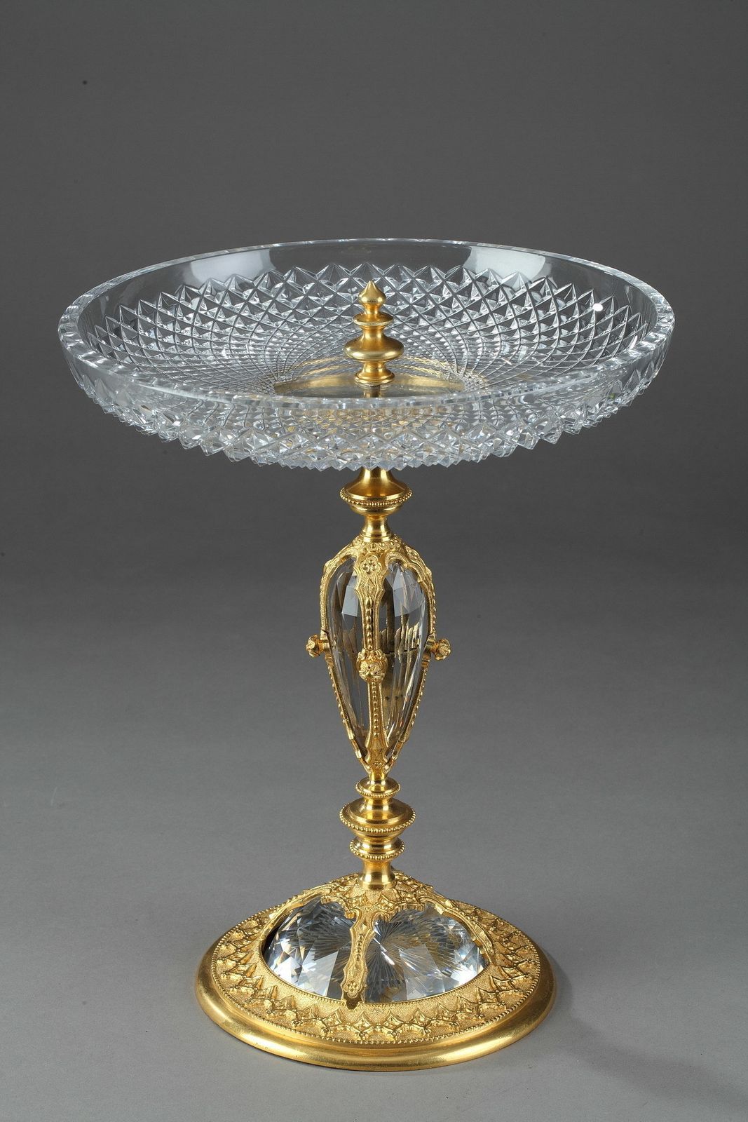 Grande coupe en cristal taillé monté en ormolu, de style Renaissance