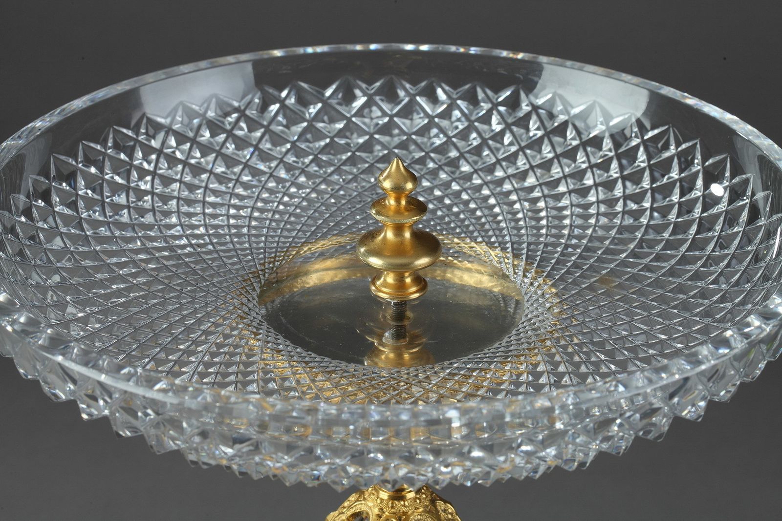 Grande coupe en cristal taillé monté en ormolu, de style Renaissance photo for sale