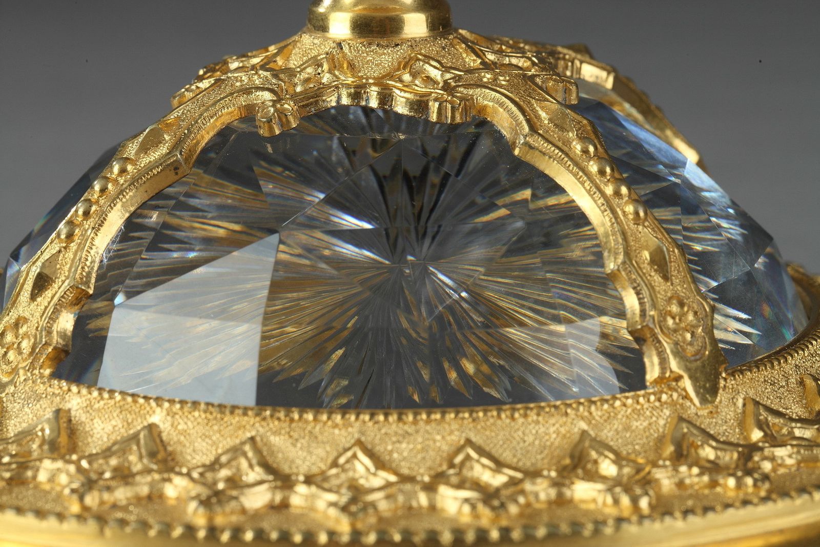 photo for sale Grande coupe en cristal taillé monté en ormolu, de style Renaissance