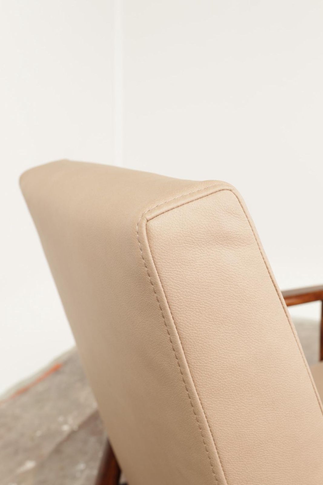 Scandinavian Lounge Chair Vege Lether Beige Classic Design Walnut Color Wood photo vintage