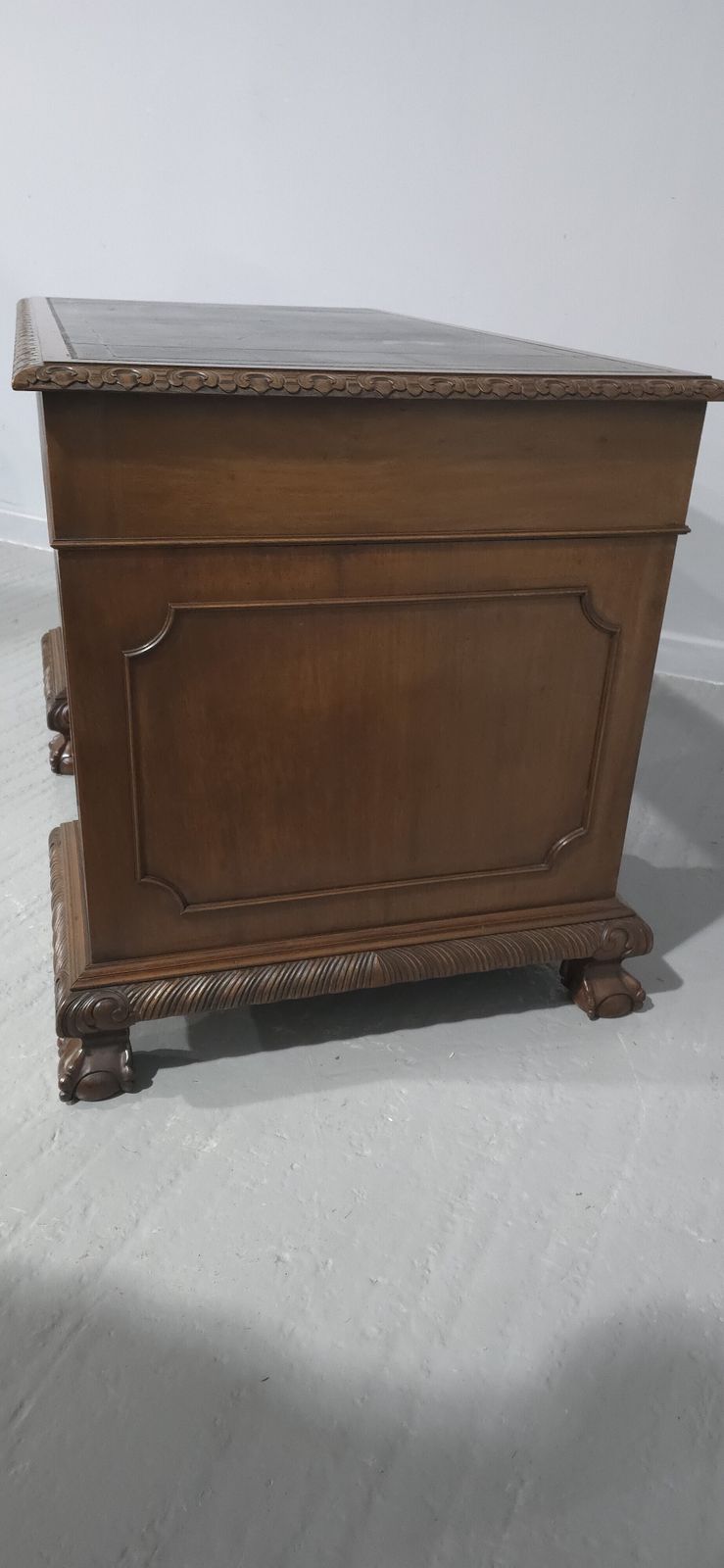 photo buy Fabulous Mahogany Pedestal Desk