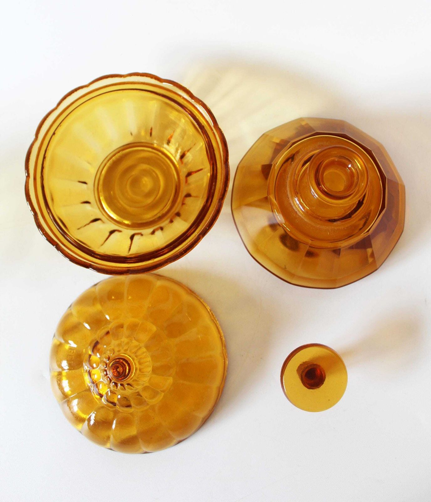 Set Van 3 Art Deco Amber Kristal  En Glaswerk Voor De Kaptafel, Val Saint Lambert Luxval Klein Schaaltje, Belgisch Schaaltje Met Deksel, Kristallen Parfumfles photo Woonaccessoires