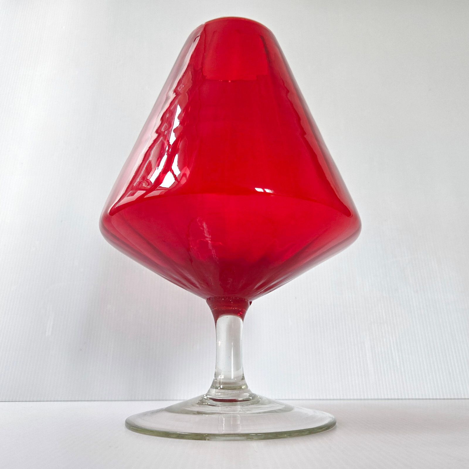 Vintage 1970s Italian Cup Vase Polished Glass 70s Retro 70s Red photo furniture