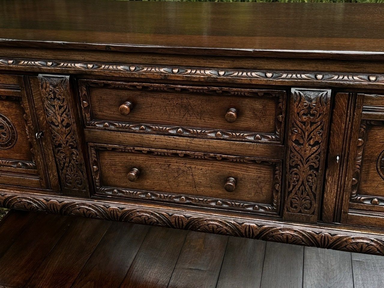 photo vintage A Titchmarsh And Goodwin Jacobean Carved Oak Dresser Base / Sideboard / Hall Cabinet