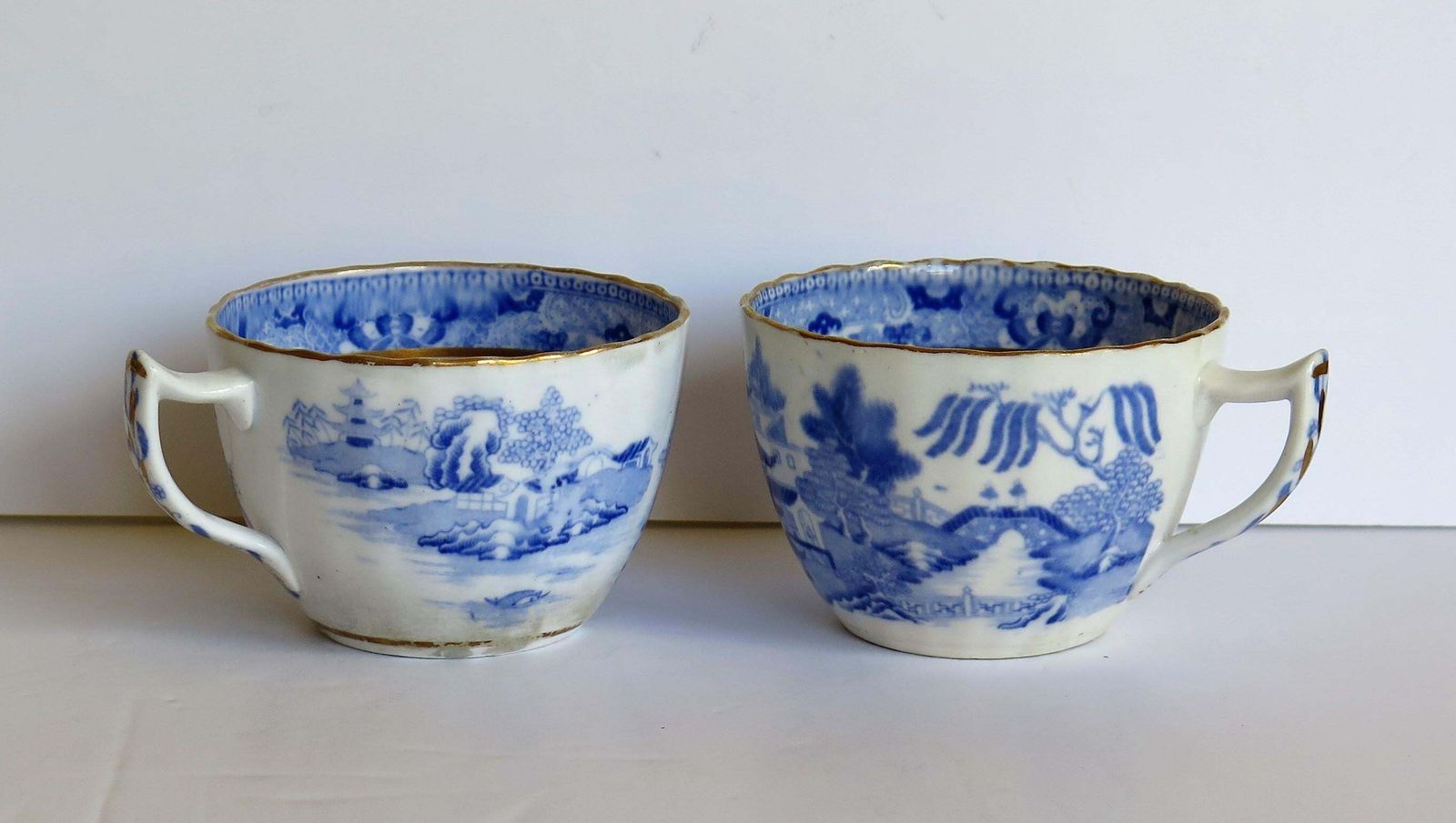 Miles Mason Porcelain Pair Of Tea Cups Broseley Blue And White Pattern, Ca. 1805 photo vinterior