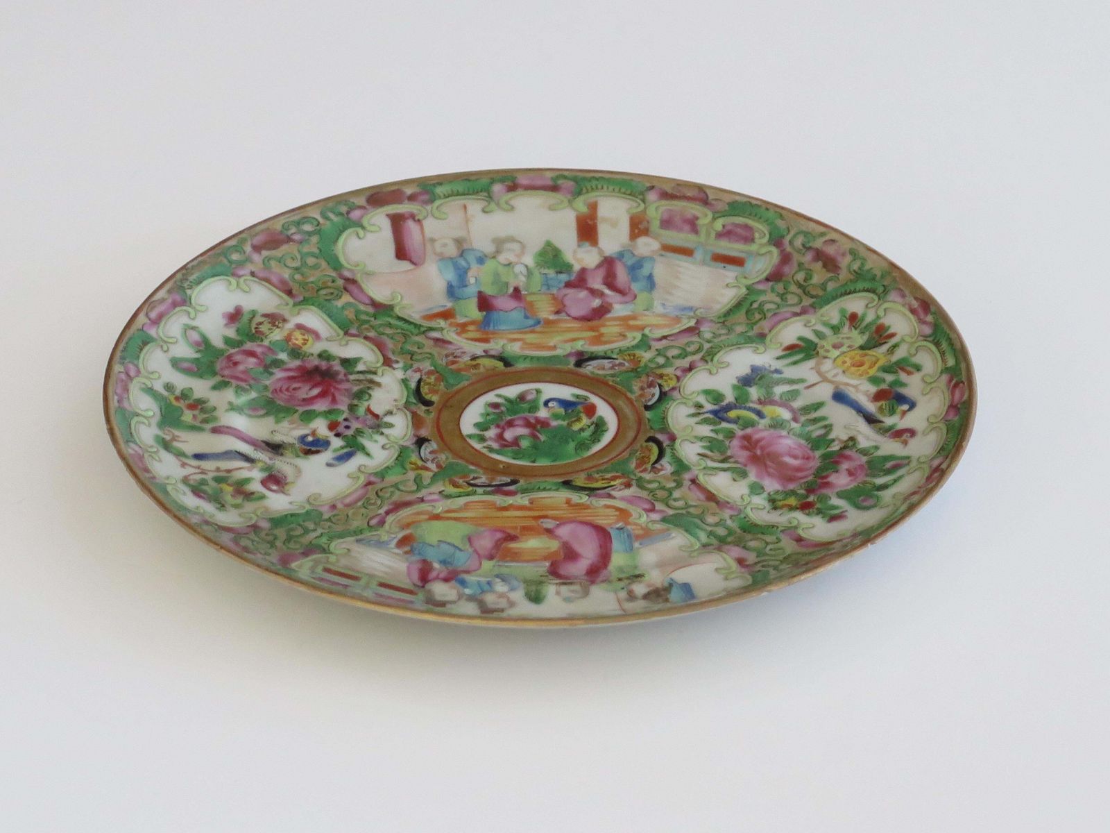 photo furniture Chinese Export Porcelain Plate Rose Medallion Hand Painted, Qing, Circa 1875