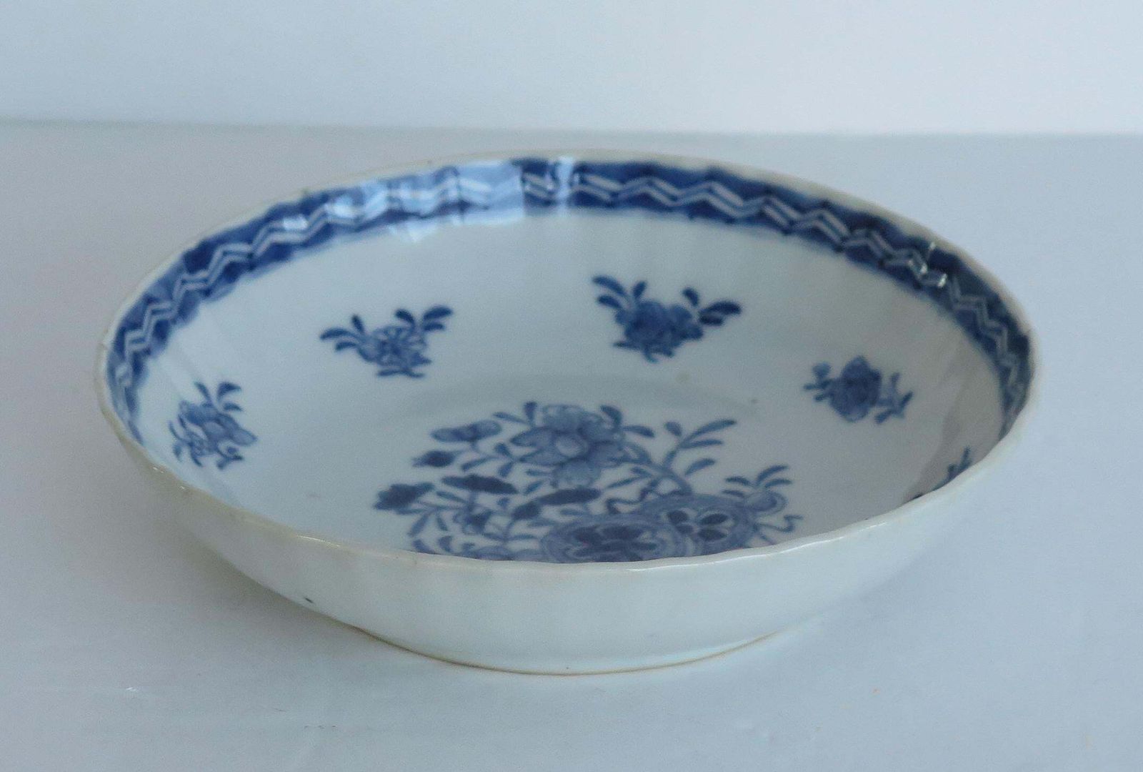 18th Century Chinese Porcelain Dish Blue And White Hand Painted, Qing Qianlong photo vinterior