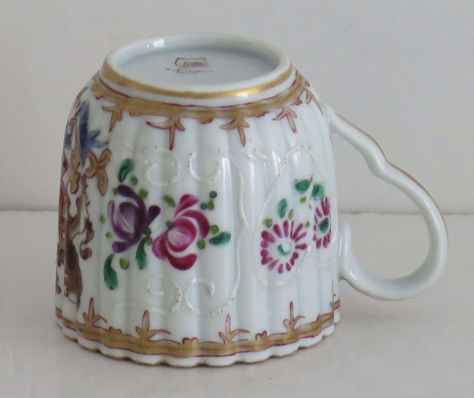 photo furniture Samson Porcelain Armorial Cup And Saucer In Chinese Taste, Paris, Circa 1870
