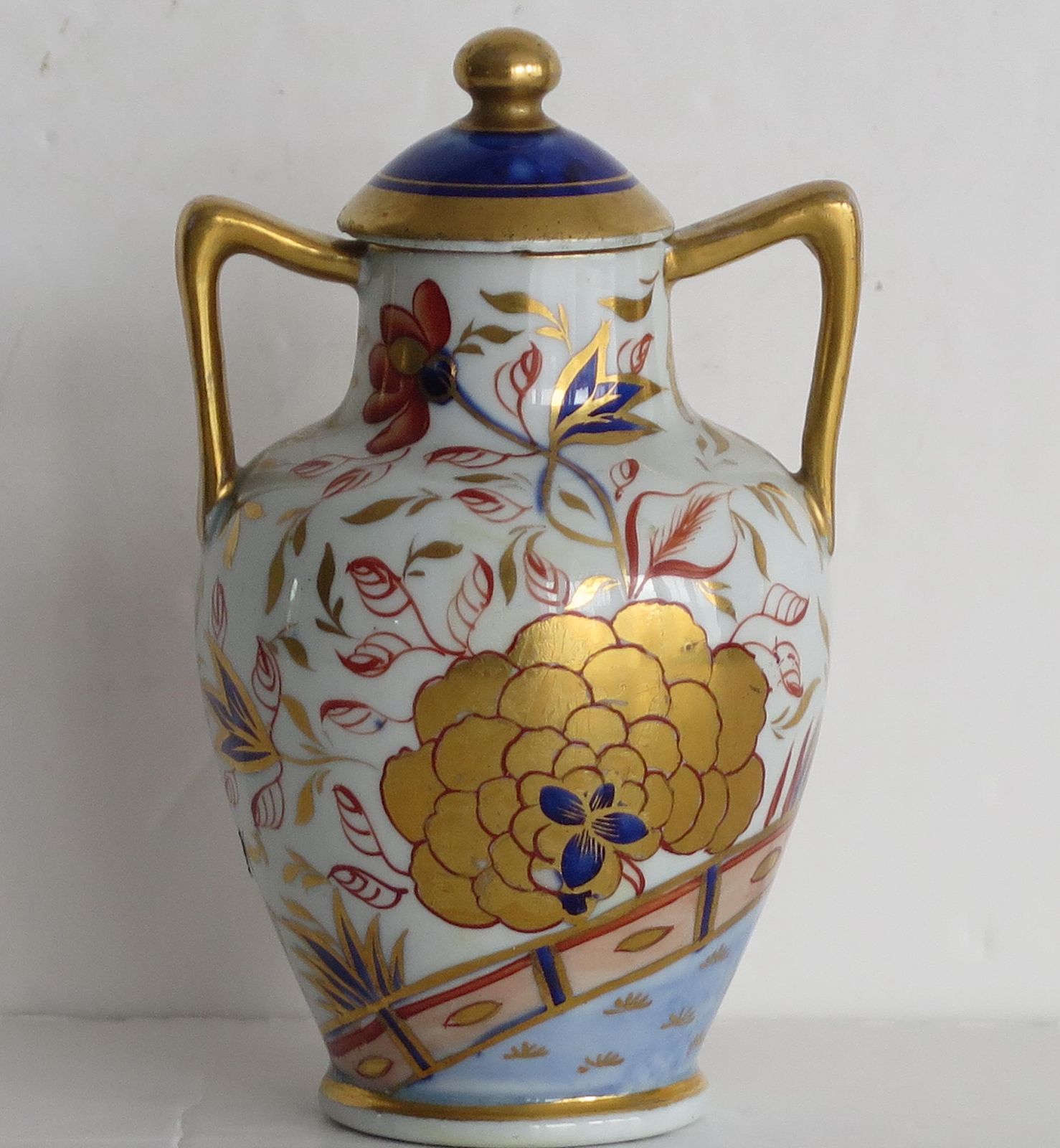 Rare Mason's Ironstone Miniature Lidded Urn In Gold Rose Japan Pattern, Circa 1820 photo for sale
