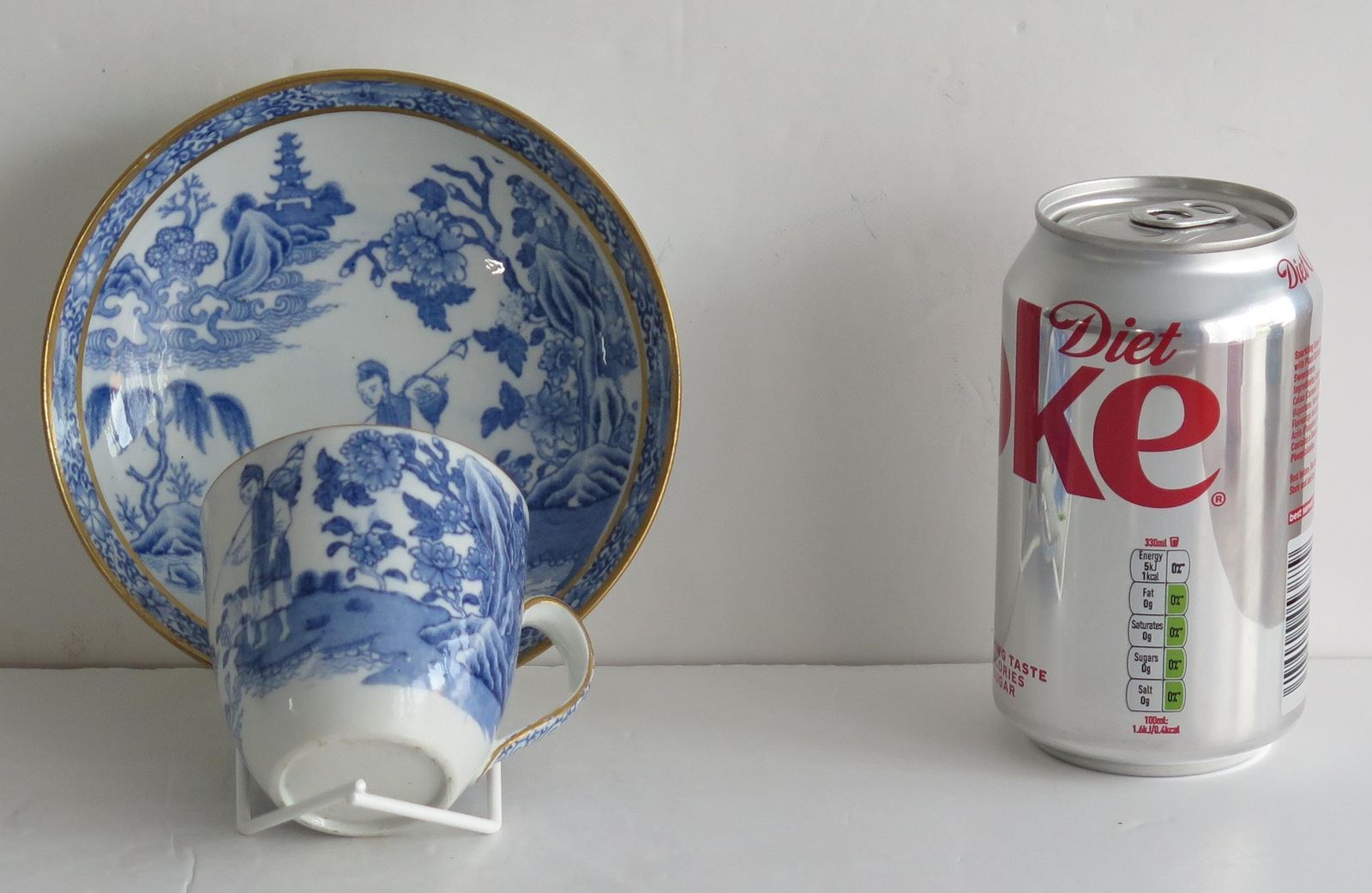 photo vintage Antique John Turner Porcelain Cup And Saucer In Traveller Pattern, Circa 1795