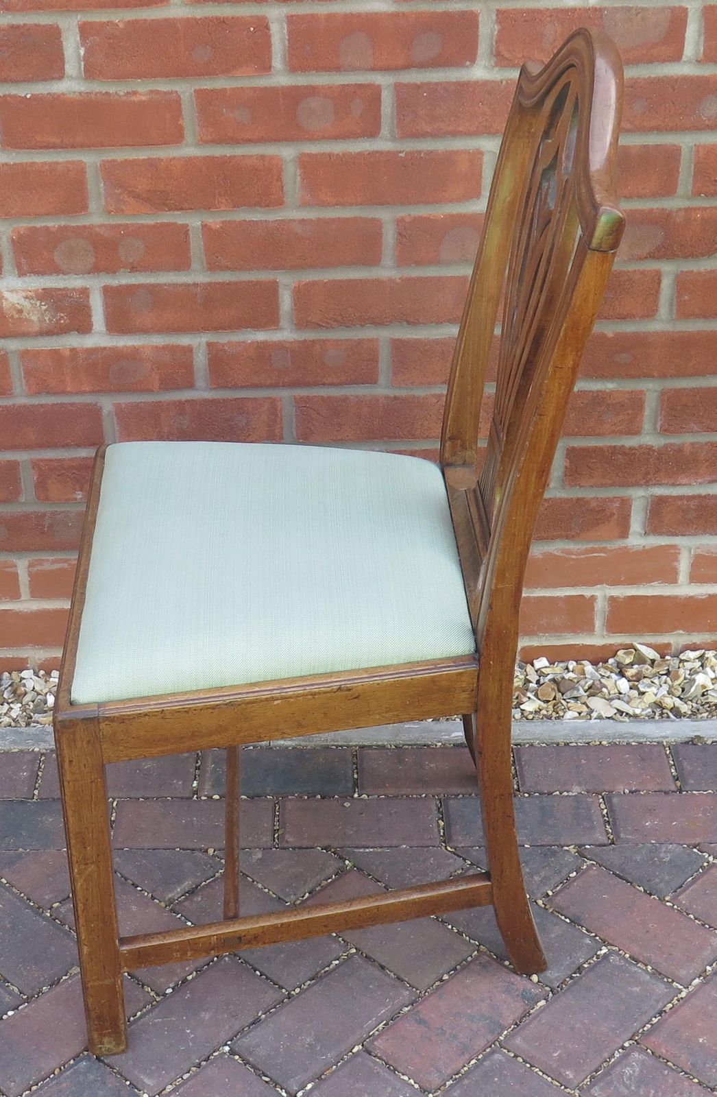photo furniture 18th Century Hepplewhite Period Side Chair In Walnut, English Circa 1785