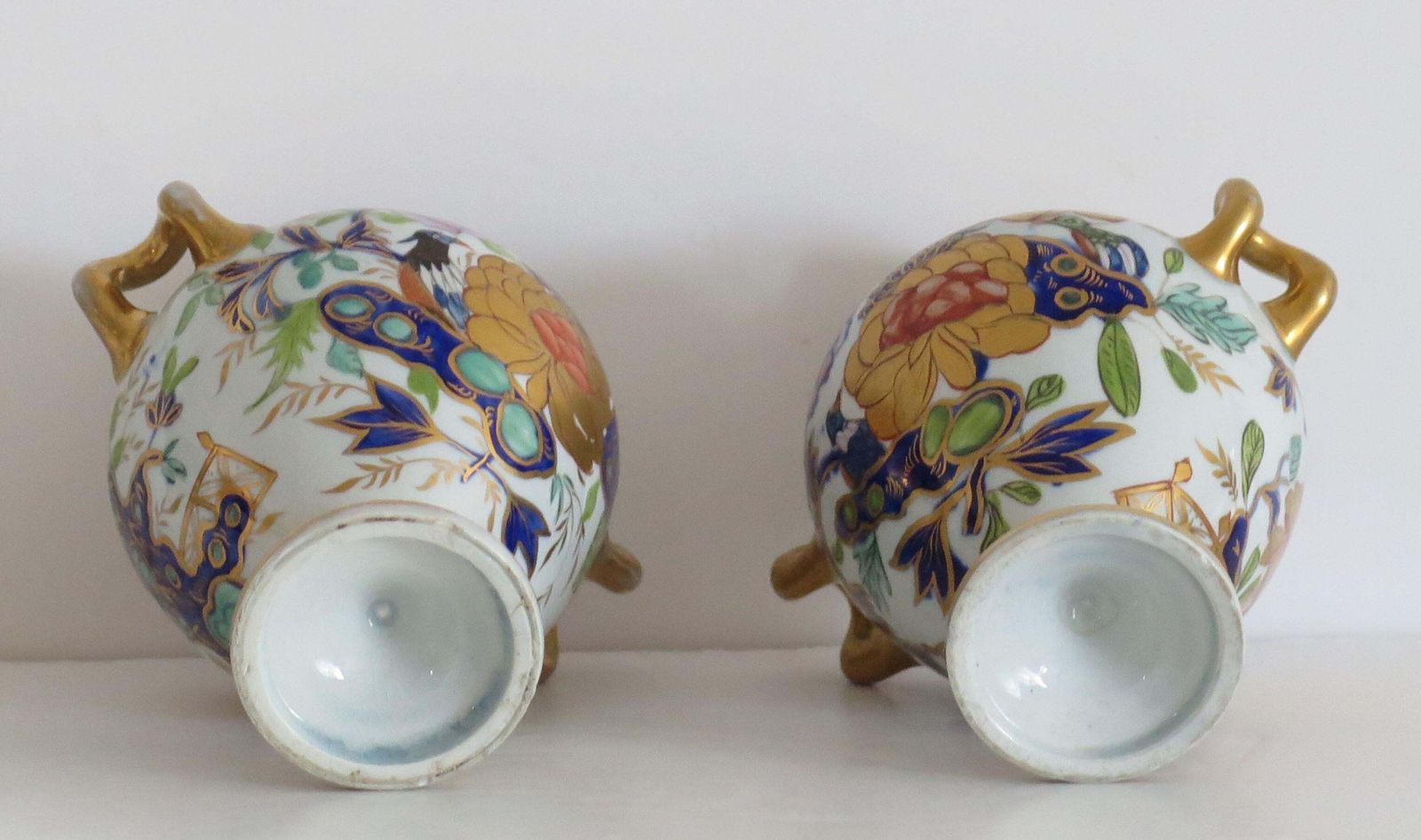 photo vinterior Rare Pair Masons Ironstone Small Vases Fence Rock & Gold Flower Pattern, Ca 1820