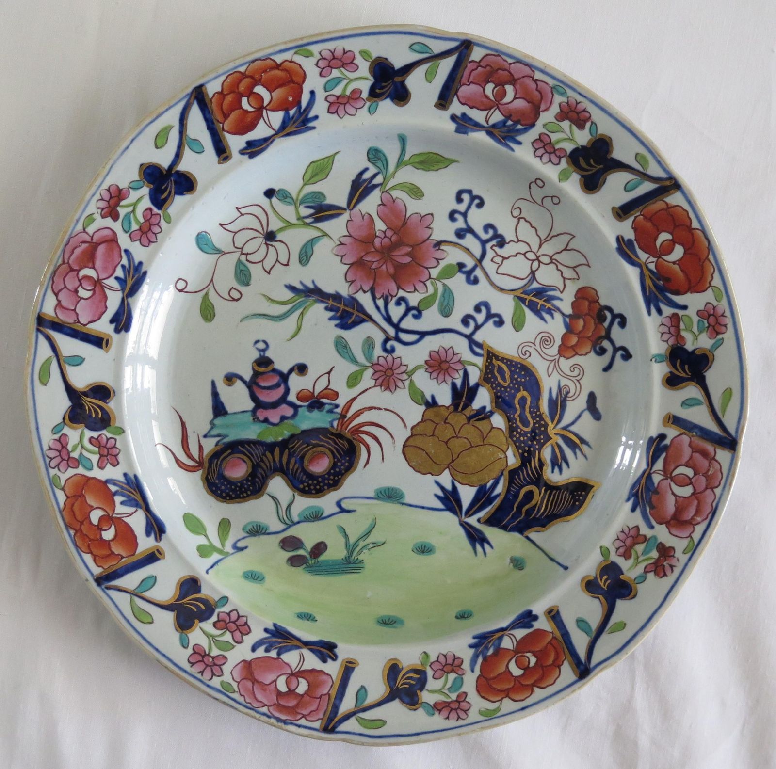 photo vintage Set Of Six Masons Dinner Plates In Small Vase Flowers And Rocks Ptn, Ca 1818