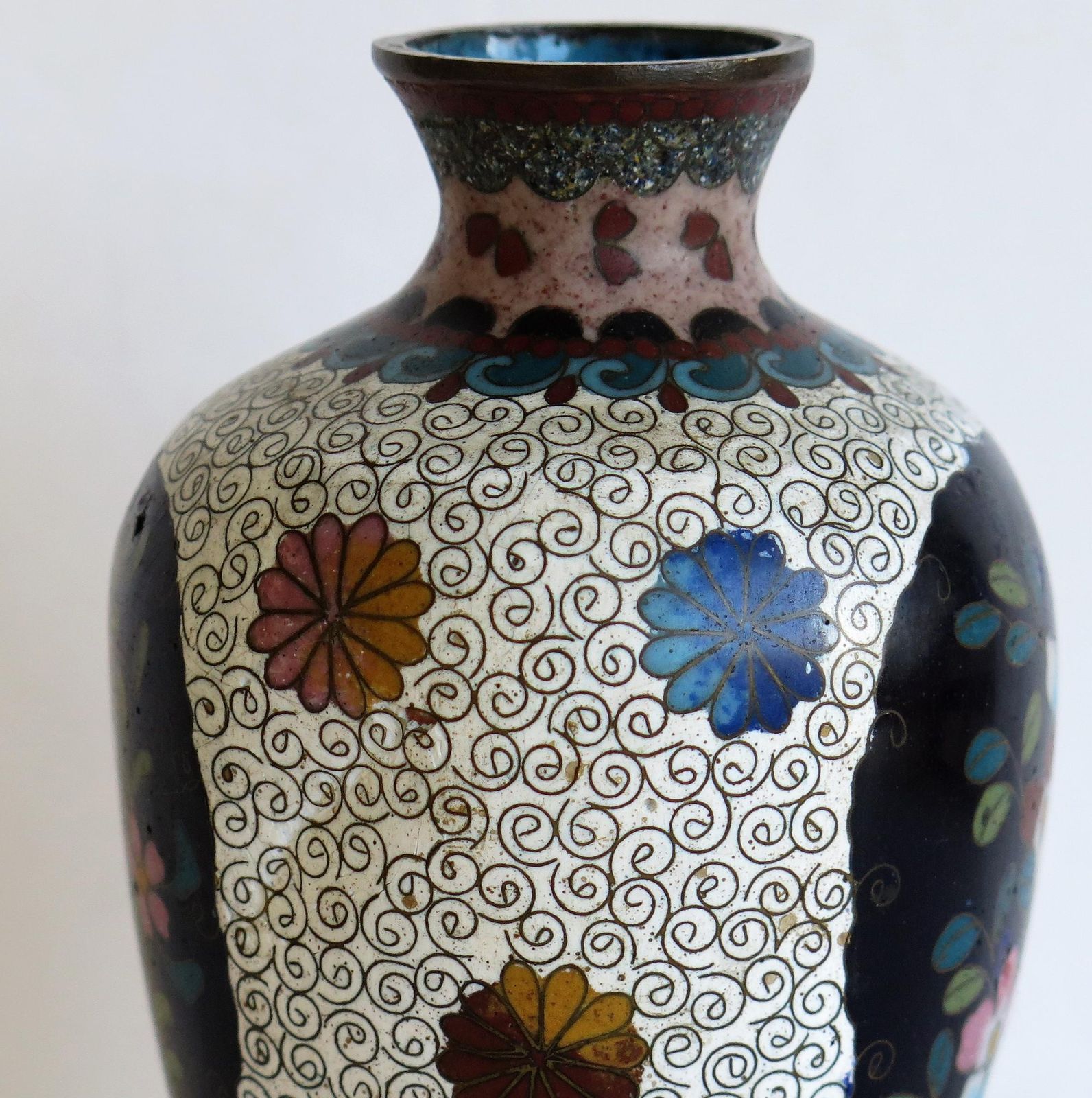 photo vintage Japanese Cloisonné Vases Butterflies & Flowers, 19th Century Meiji Period, Pair