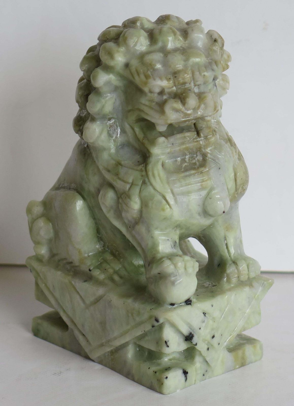 photo vinterior Pair Of Chinese Foo Dogs Hand Carved Hardstone Good Colour And Detail, Ca 1940