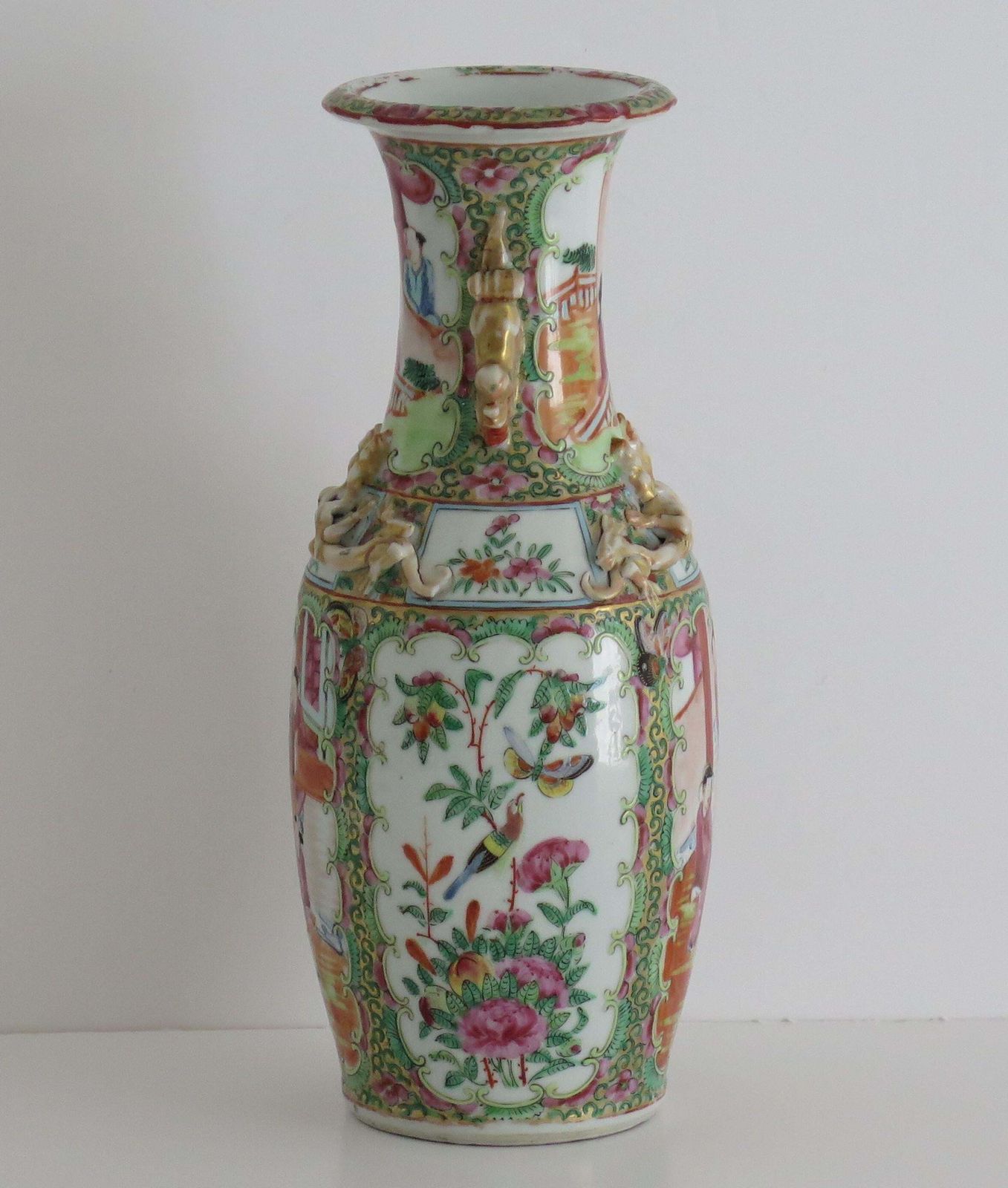 Antique Chinese Export Vase Canton Rose Medallion Porcelain, Qing Circa 1840 photo 425.0