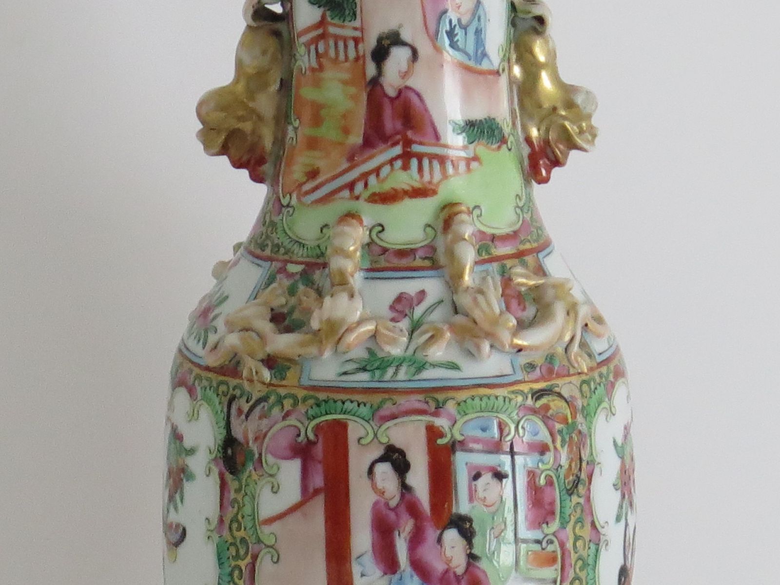 Antique Chinese Export Vase Canton Rose Medallion Porcelain, Qing Circa 1840 photo vinterior