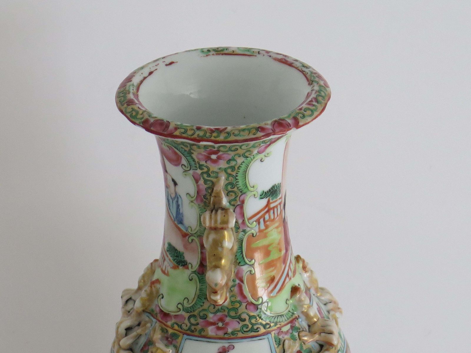Home Decor Antique Chinese Export Vase Canton Rose Medallion Porcelain, Qing Circa 1840 photo