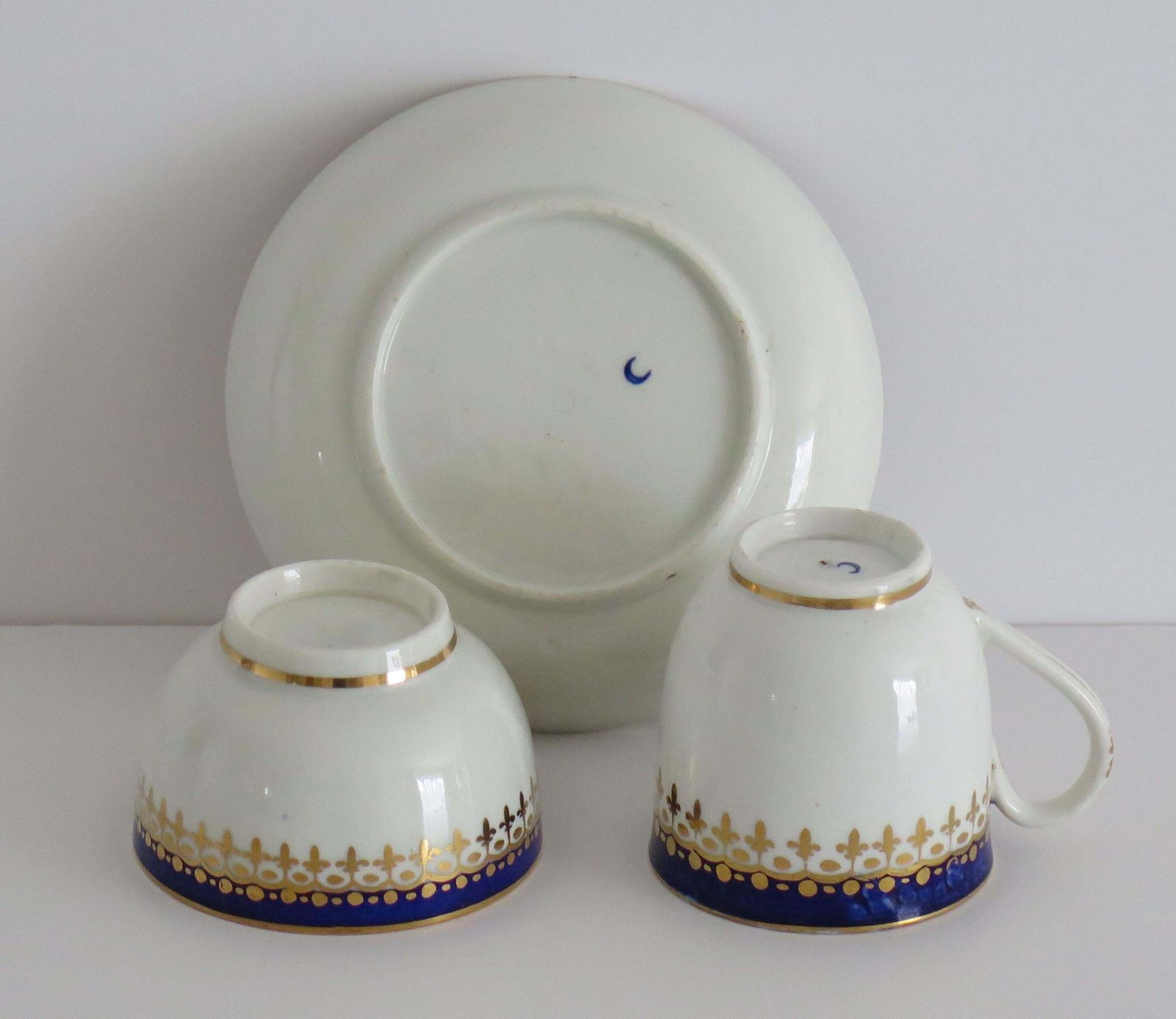 photo buy 18th C Worcester Porcelain Trio Of Coffee Cup Tea Bowl And Saucer, Circa 1780