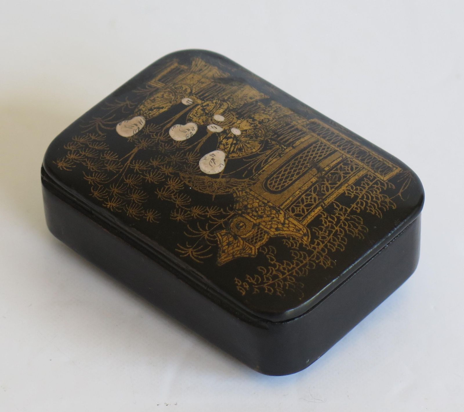 Japanese Laquered Box With Hinged Lid Hand Painted, 19th Century Meiji Period photo vinterior