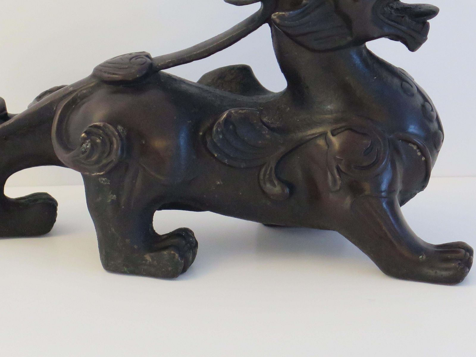 photo vintage Antique Pair Of Chinese Bronze Foo Dogs Good Detail, 19th Century Qing Dynasty