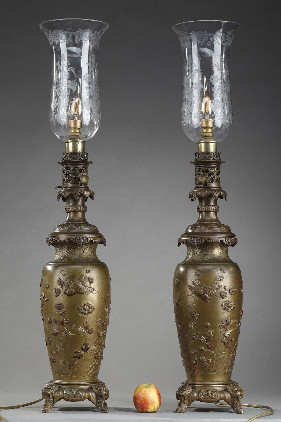 Lampes à pétrole d'époque, décor d'oiseaux et de fleurs de style chinois