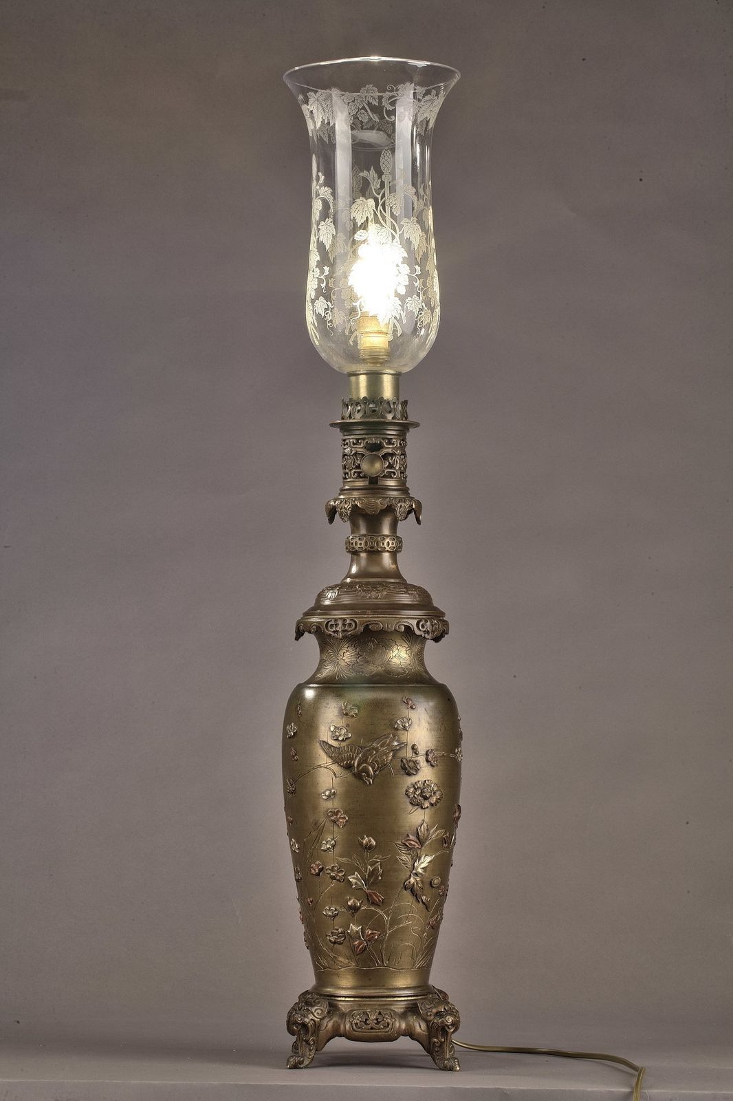 Lampes à pétrole d'époque, décor d'oiseaux et de fleurs de style chinois photo furniture