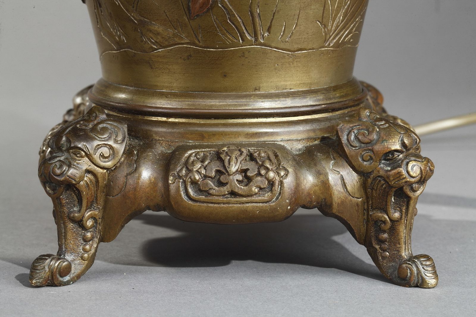 Lampes à pétrole d'époque, décor d'oiseaux et de fleurs de style chinois photo vinterior