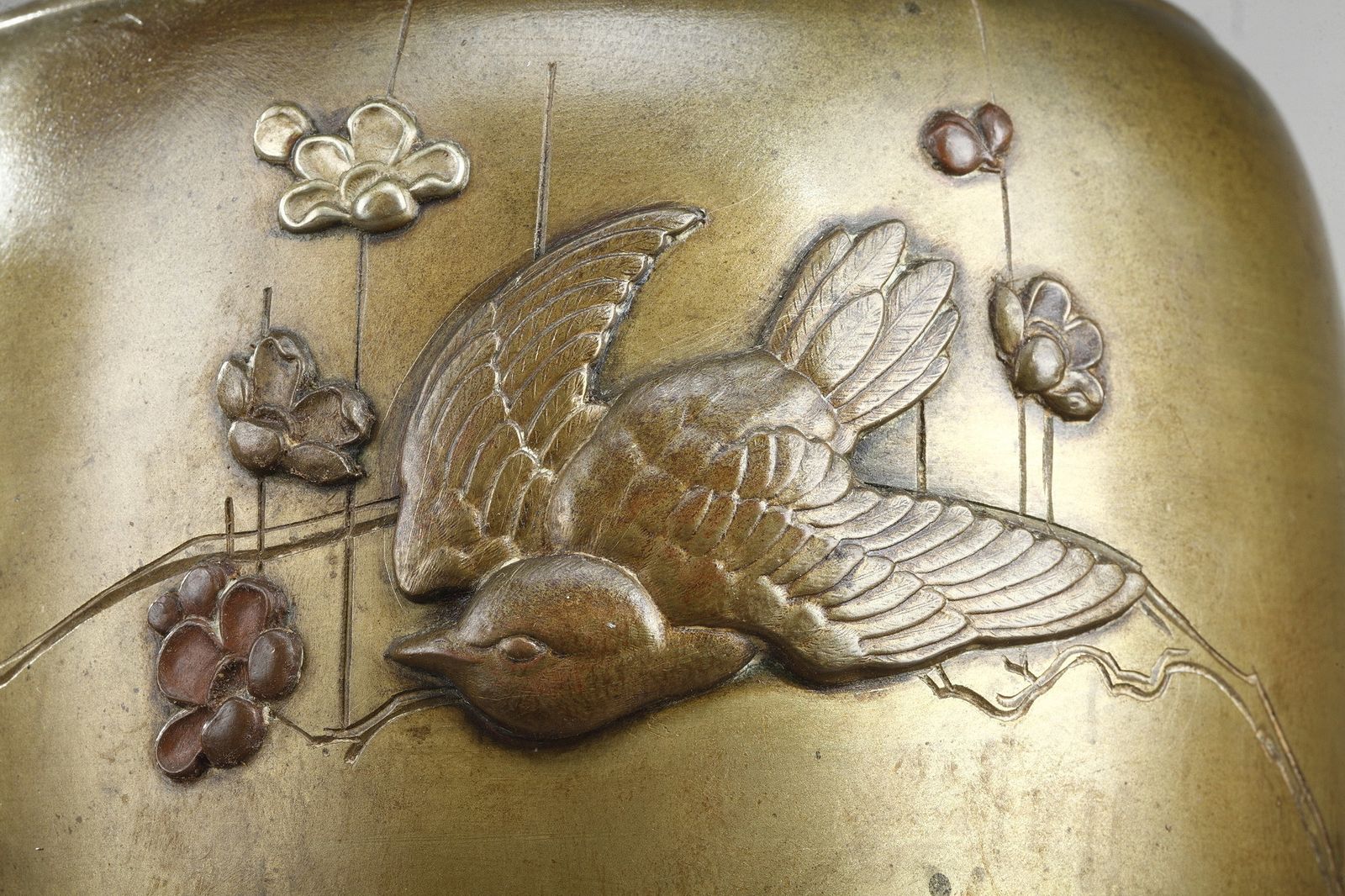 Lampes à pétrole d'époque, décor d'oiseaux et de fleurs de style chinois photo vintage