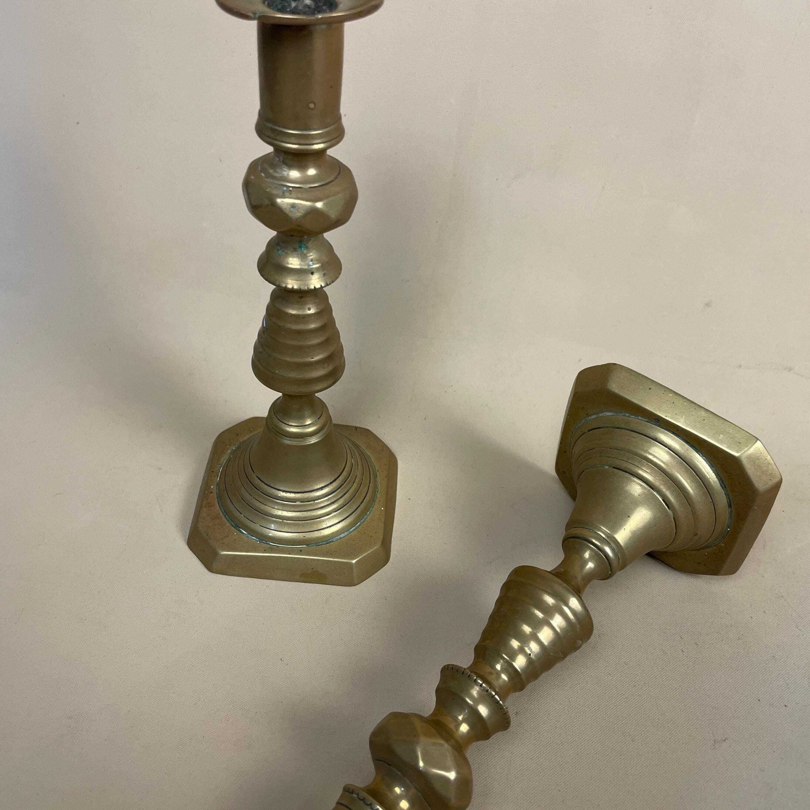 photo furniture Antique Matching Pair Of Gold Brass Metal Candlestick Candle Stick Vintage Column Taper Dinner Candlesticks Base Pillar