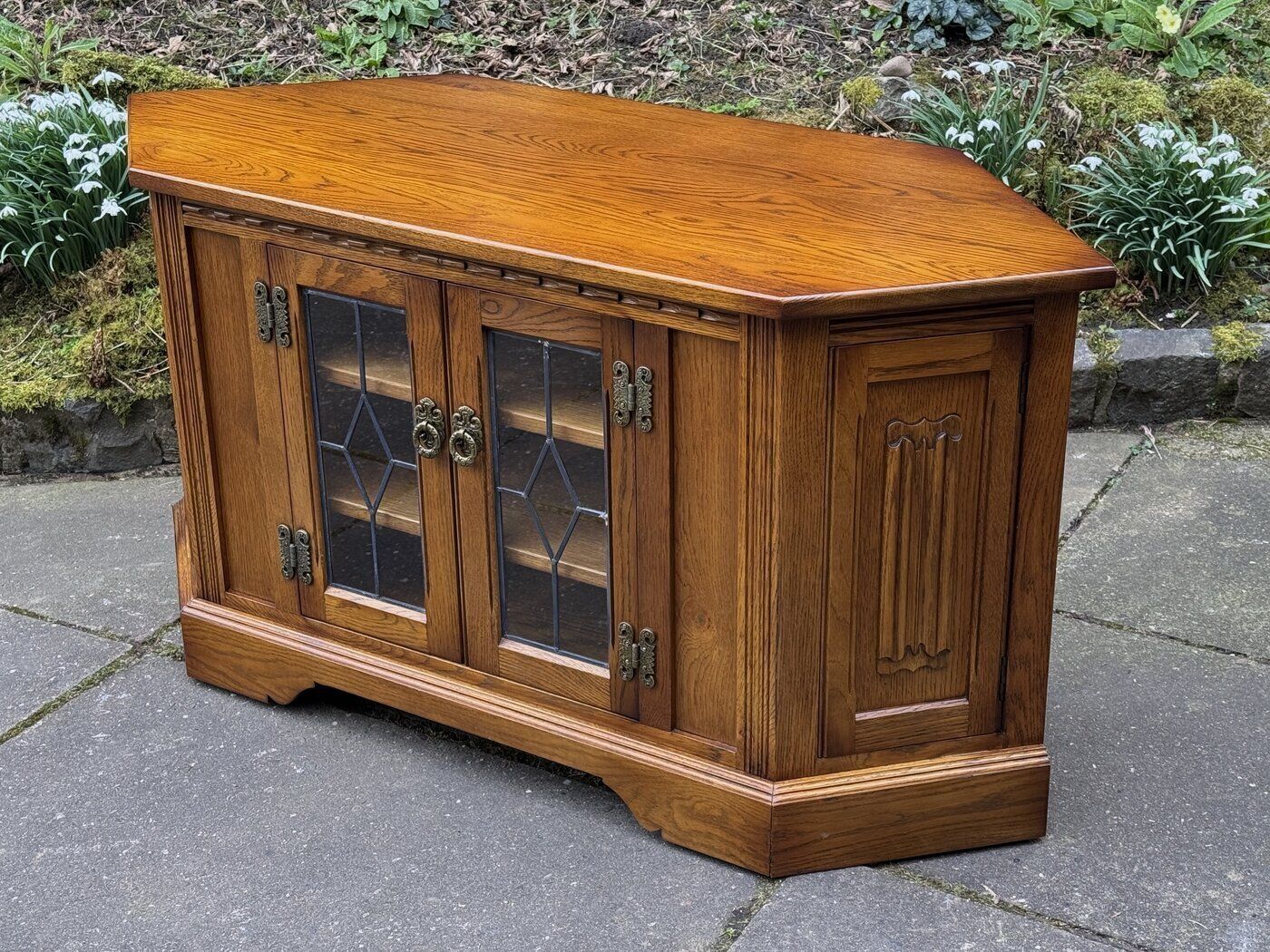 A Wood Brothers Old Charm Carved Light Oak Corner Tv Cabinet / Media Stand / Unit photo for sale