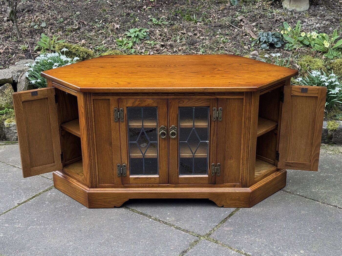 photo furniture A Wood Brothers Old Charm Carved Light Oak Corner Tv Cabinet / Media Stand / Unit