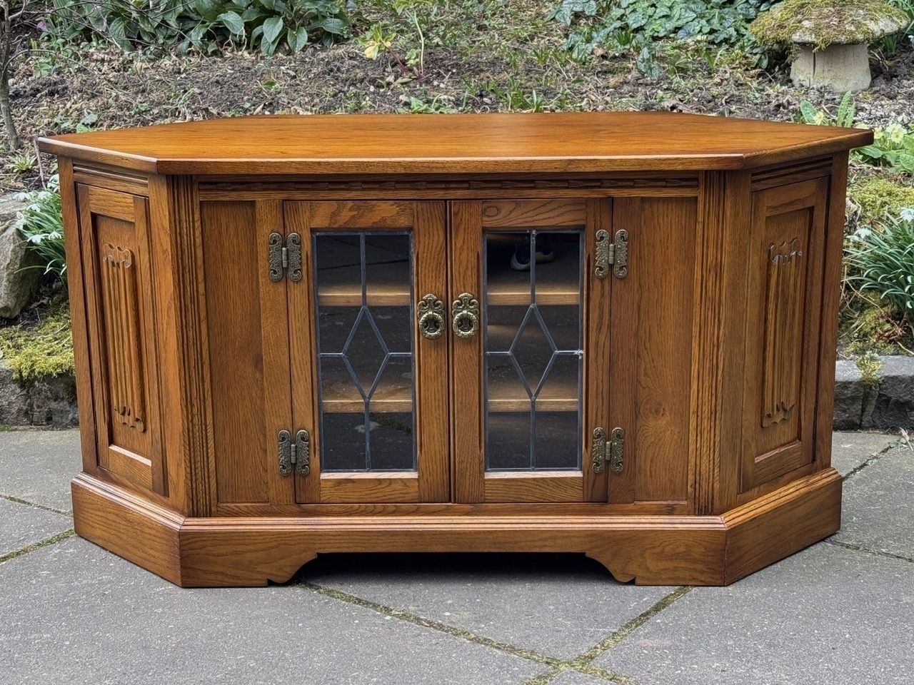 photo vinterior A Wood Brothers Old Charm Carved Light Oak Corner Tv Cabinet / Media Stand / Unit