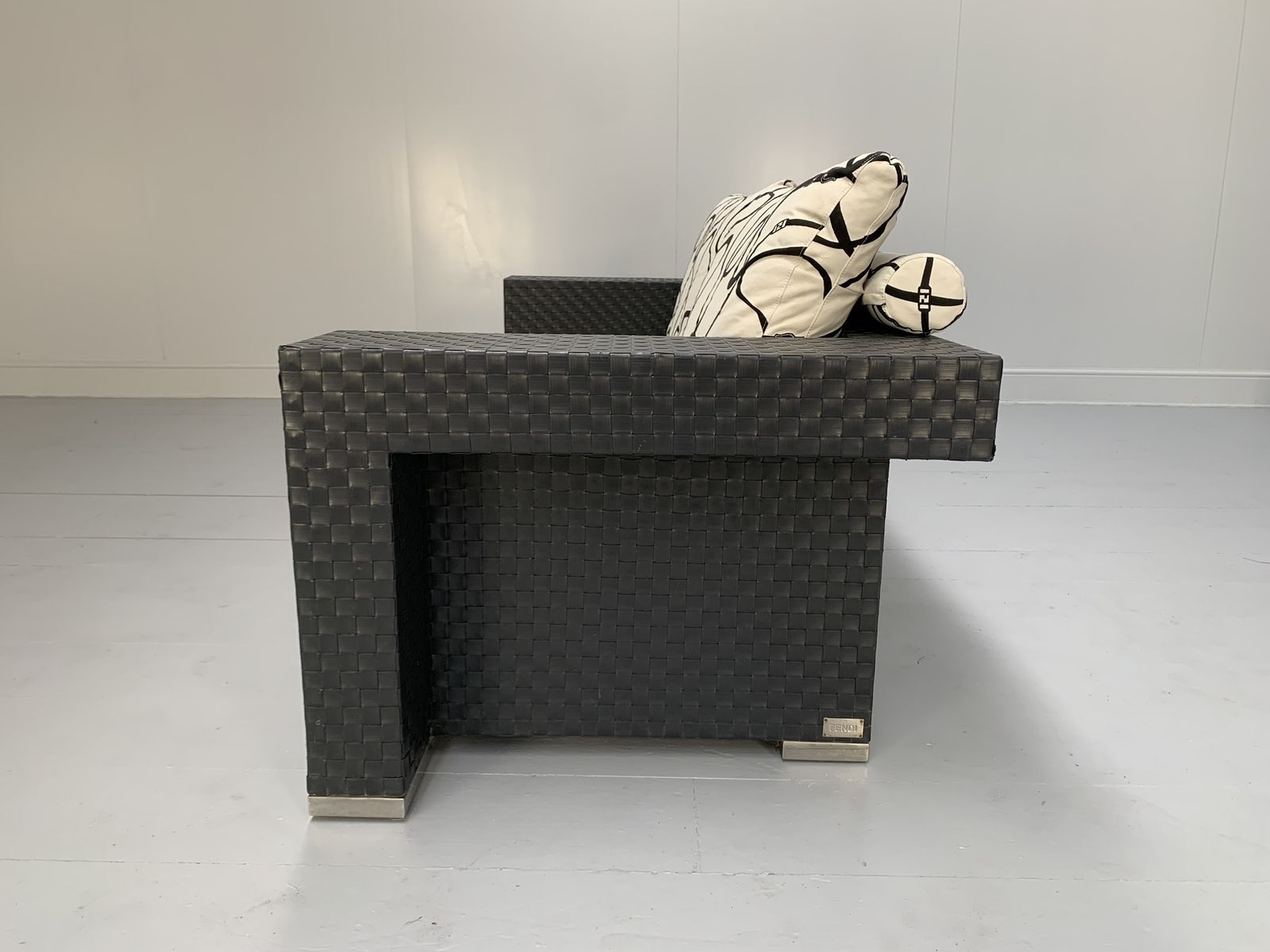 Fendi Casa Outdoor Furniture – Sofa, Armchair, Lounger & Large Table photo 9900.0